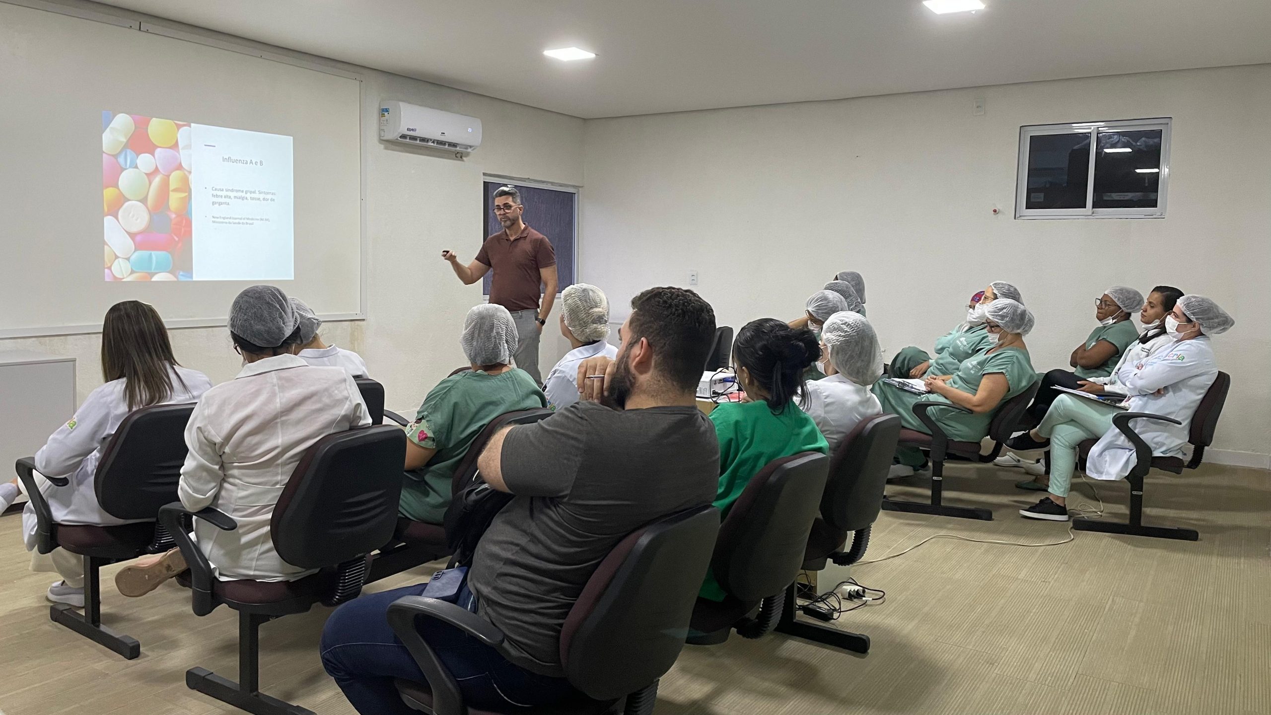 Leia mais sobre o artigo Hospital da Criança de Alagoas incentiva profissionais da unidade a se qualificarem com treinamento sobre infecções virais respiratórias