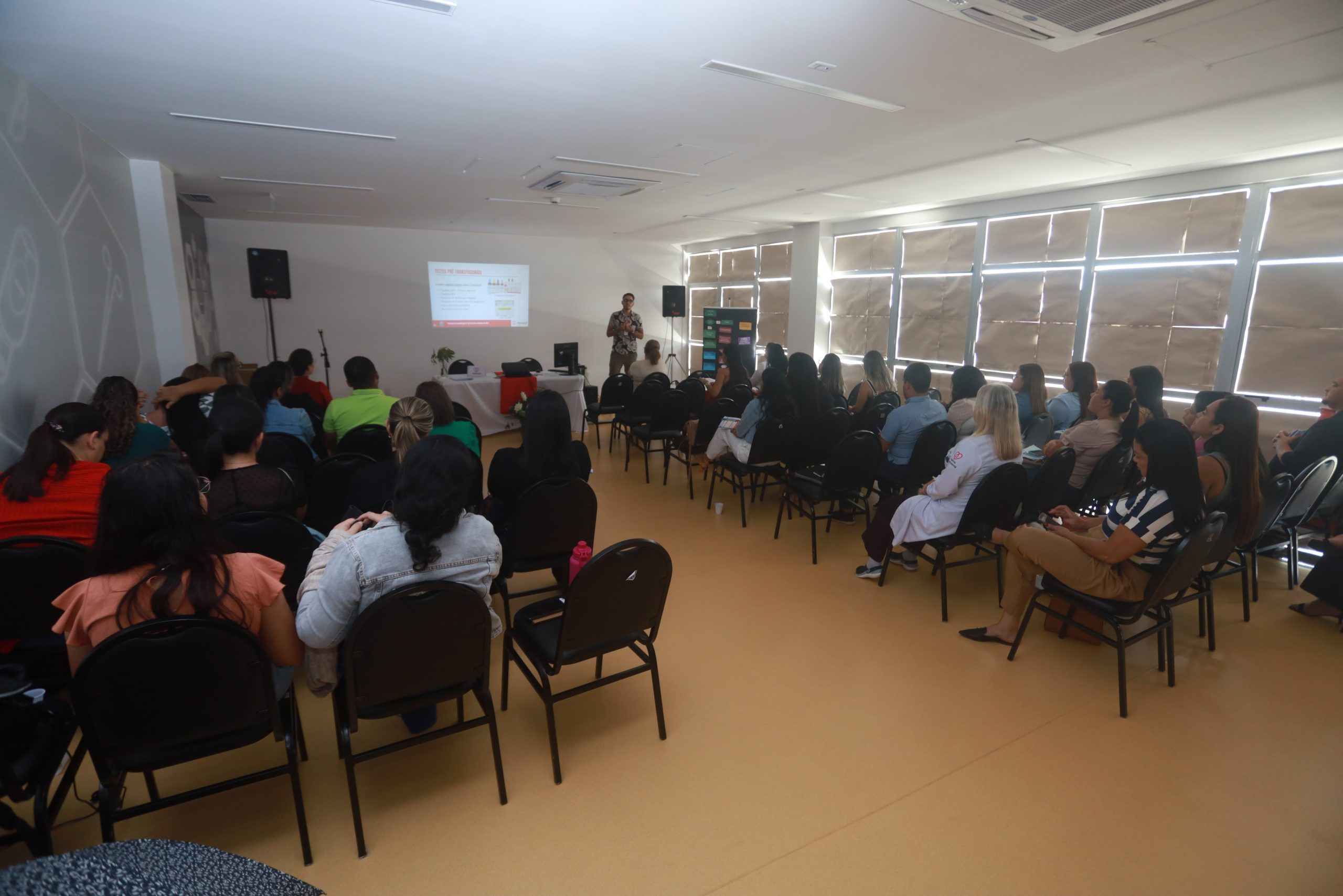 Leia mais sobre o artigo Hemoal capacita enfermeiros e médicos das UPAs sobre segurança do ato transfusional