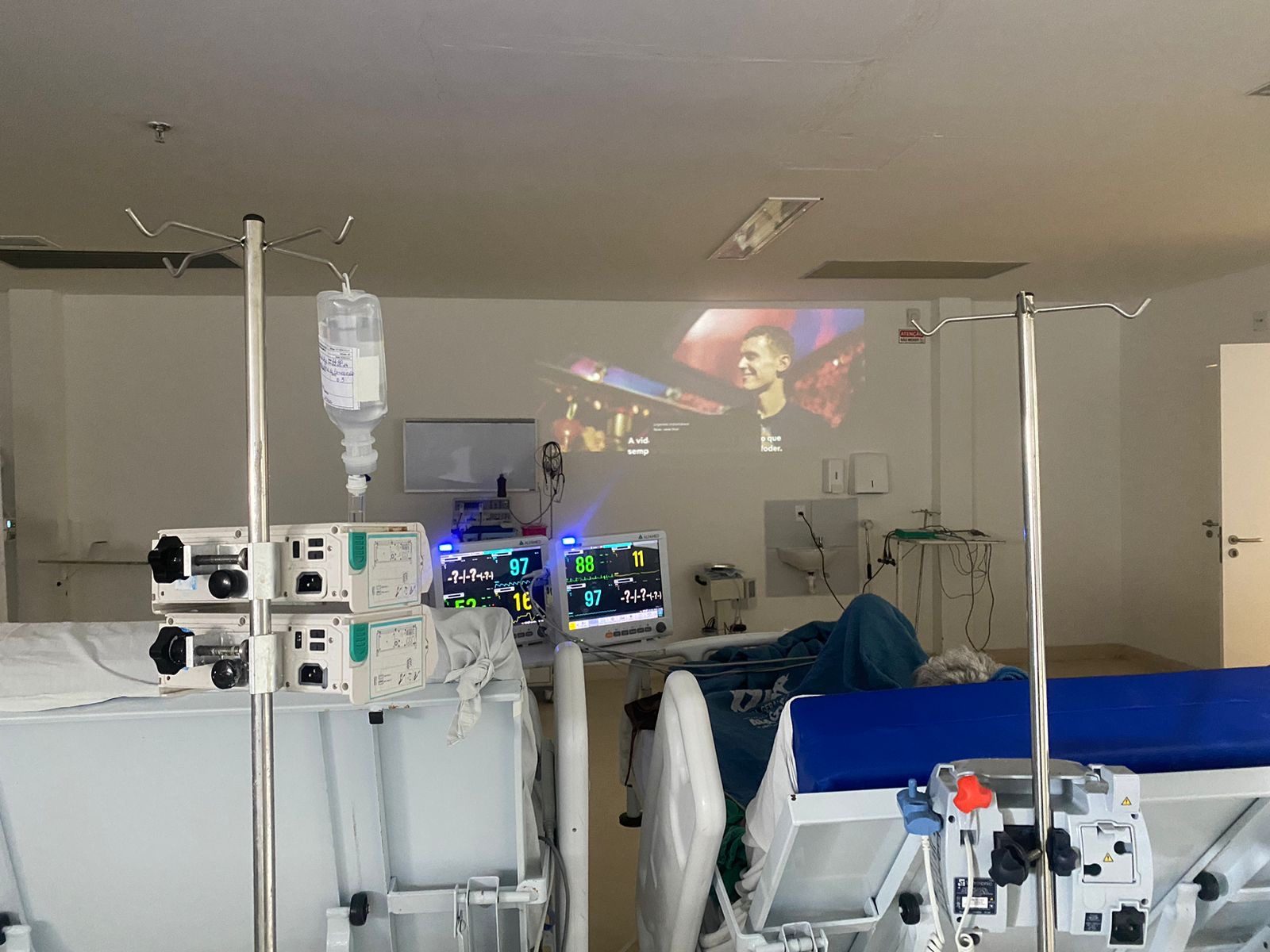Leia mais sobre o artigo Projeto Cine UTI do Hospital Regional da Mata assegura bem estar emocional e clínico aos pacientes