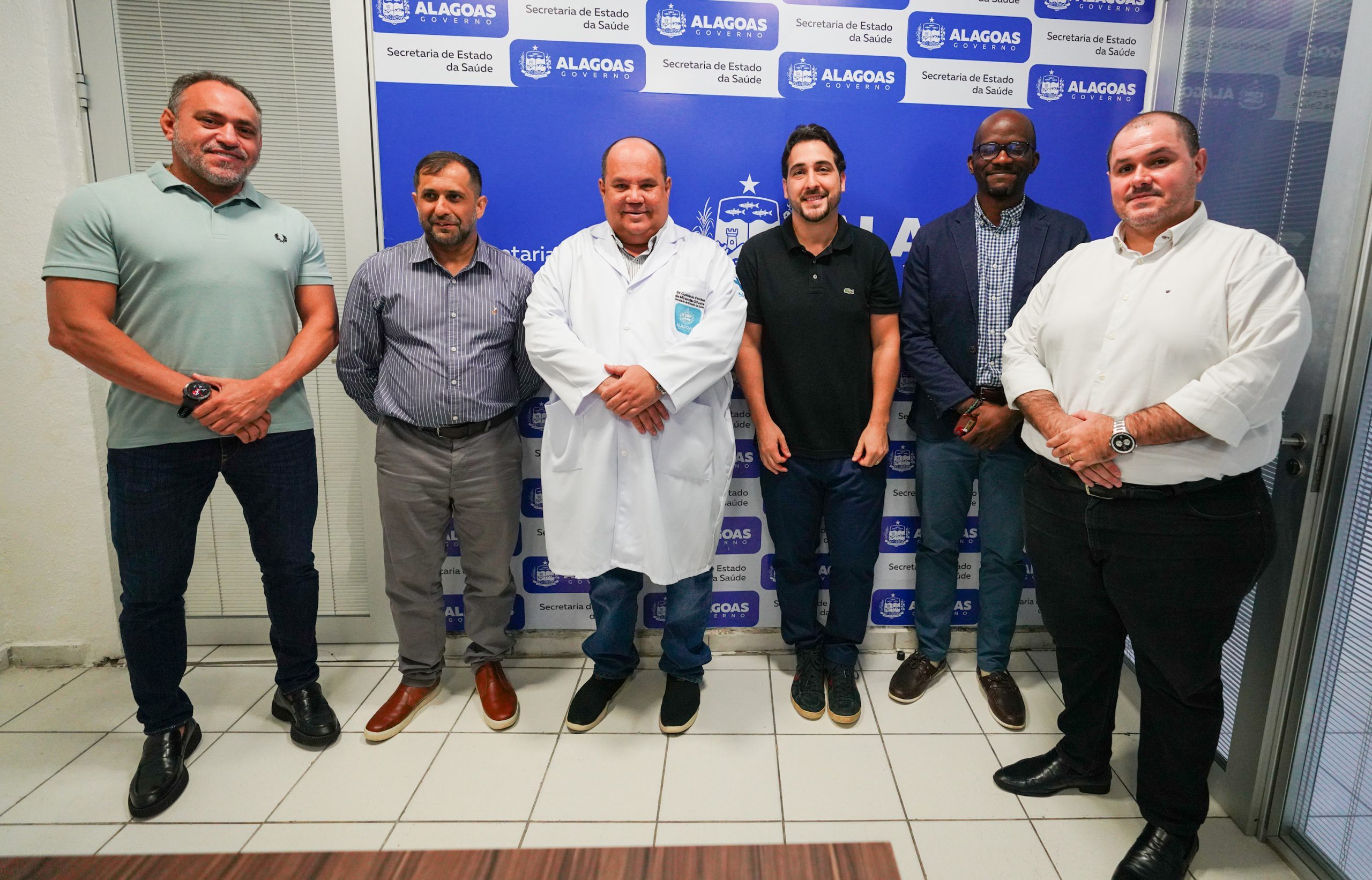 Leia mais sobre o artigo Sesau recebe comitiva da África do Sul e apresenta programas inovadores na área da saúde