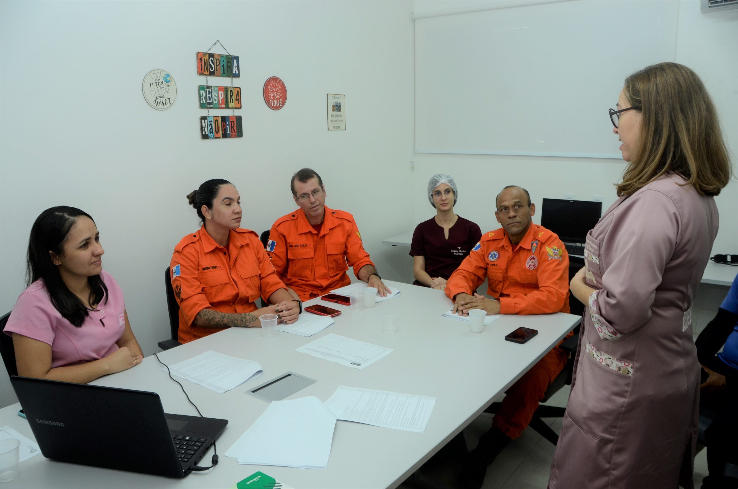 Leia mais sobre o artigo Sesau capacita bombeiros militares para coleta de leite humano nos bairros de Maceió