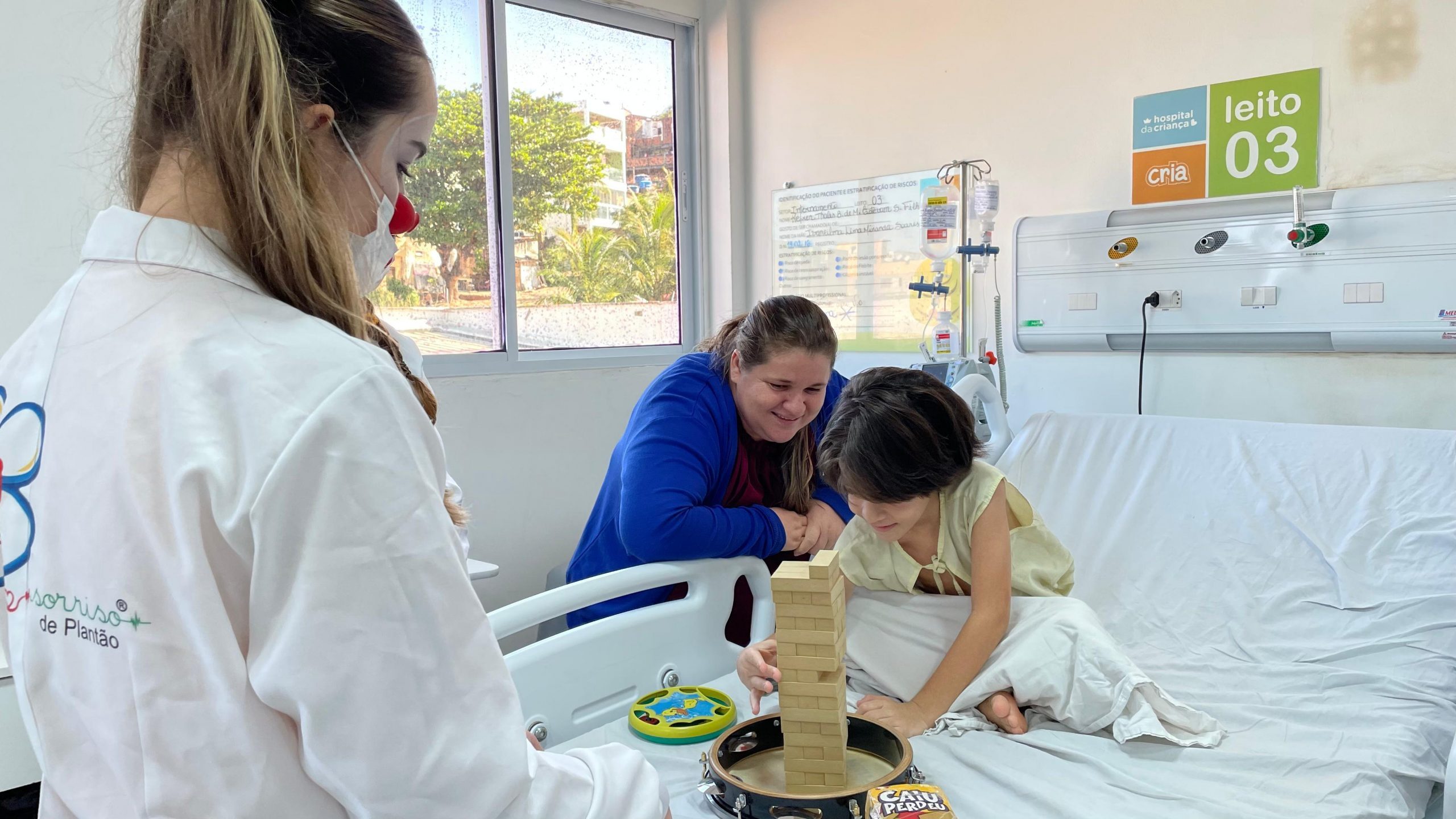 Leia mais sobre o artigo Hospital da Criança de Alagoas recebe visitas semanais dos palhaços do Sorriso de Plantão