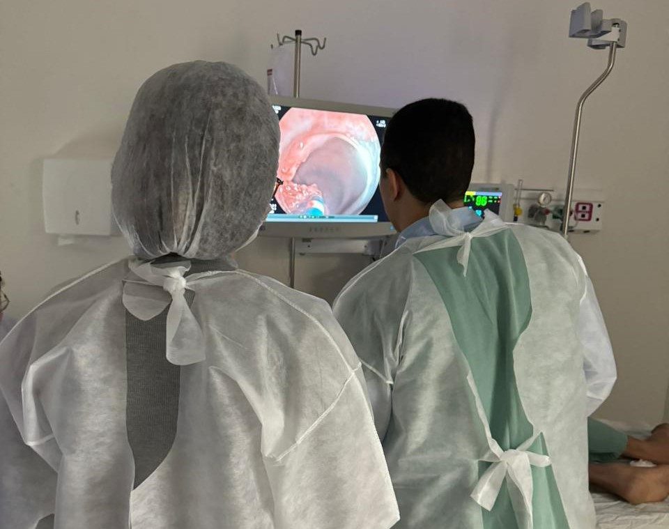 Leia mais sobre o artigo Hospital Metropolitano de Alagoas realiza procedimento inovador pelo SUS para tratamento de tumores gastrointestinais precoces