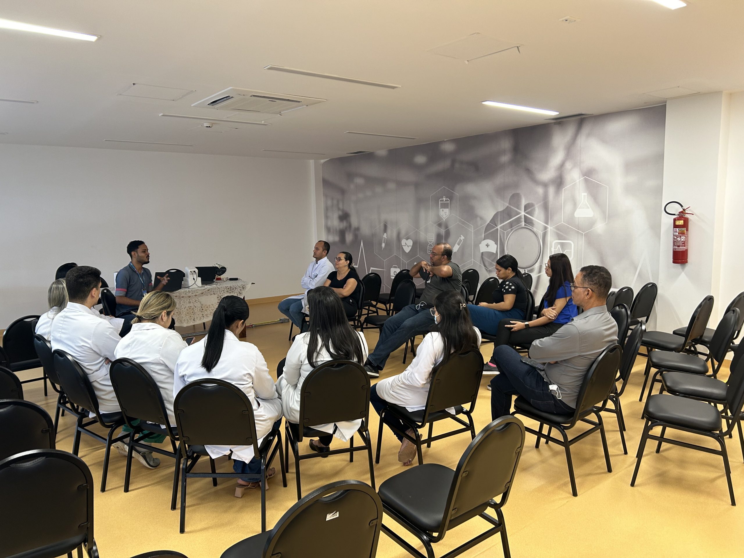 Leia mais sobre o artigo Palestra no Hospital do Coração Alagoano destaca acolhimento à comunidade LGBTQIAPN+