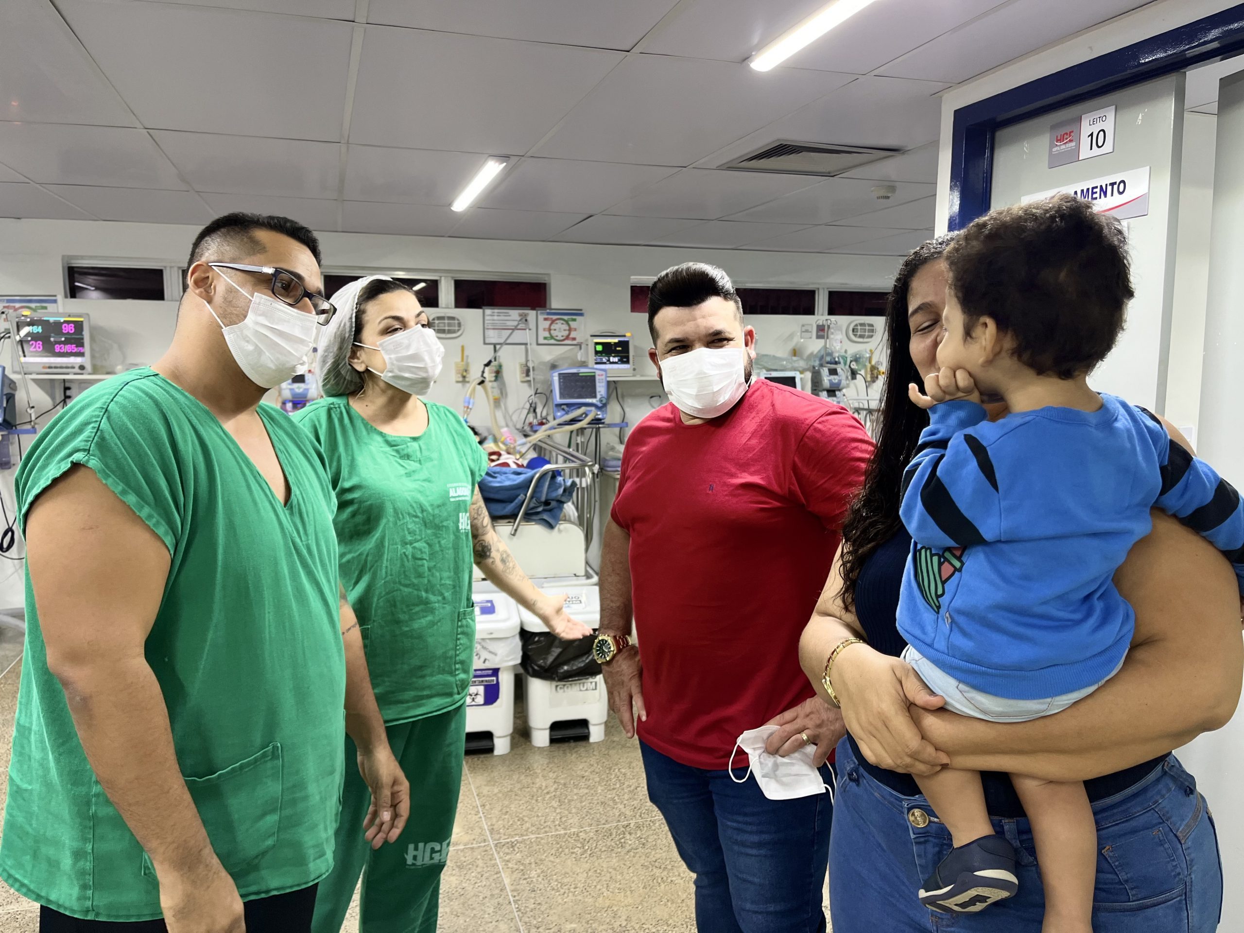 Leia mais sobre o artigo HGE salva a vida de criança de 1 ano e família retorna à unidade hospitalar para agradecer aos servidores
