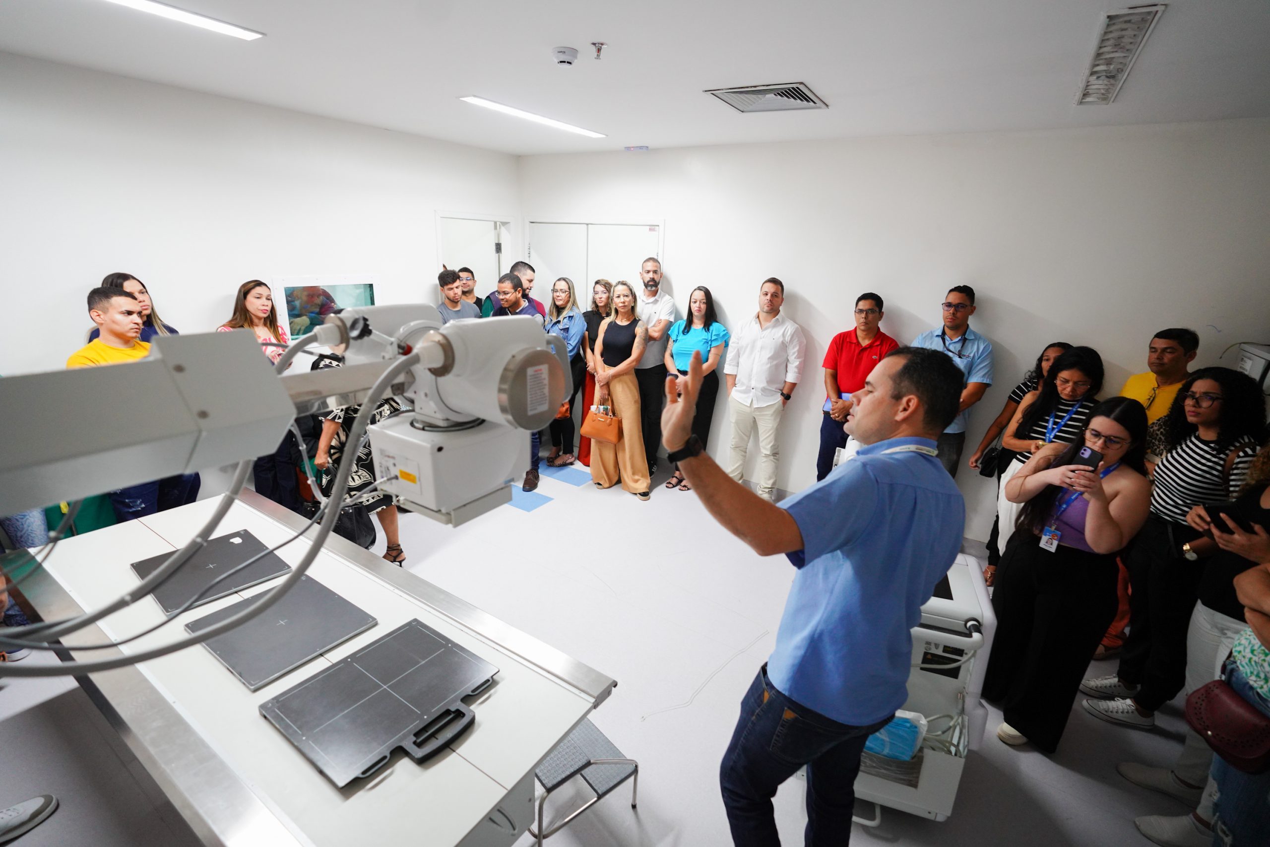 Leia mais sobre o artigo Sesau treina 40 profissionais da Rede Hospitalar do Estado sobre uso do raio-x móvel e fixo 