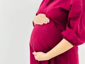 Enfermeira obstétrica do Hospital da Mulher dá dicas de cuidados para uma gravidez saudável