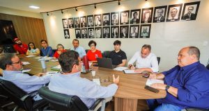 Secretário de Saúde se reúne com sindicalistas para tratar sobre melhorias para os servidores