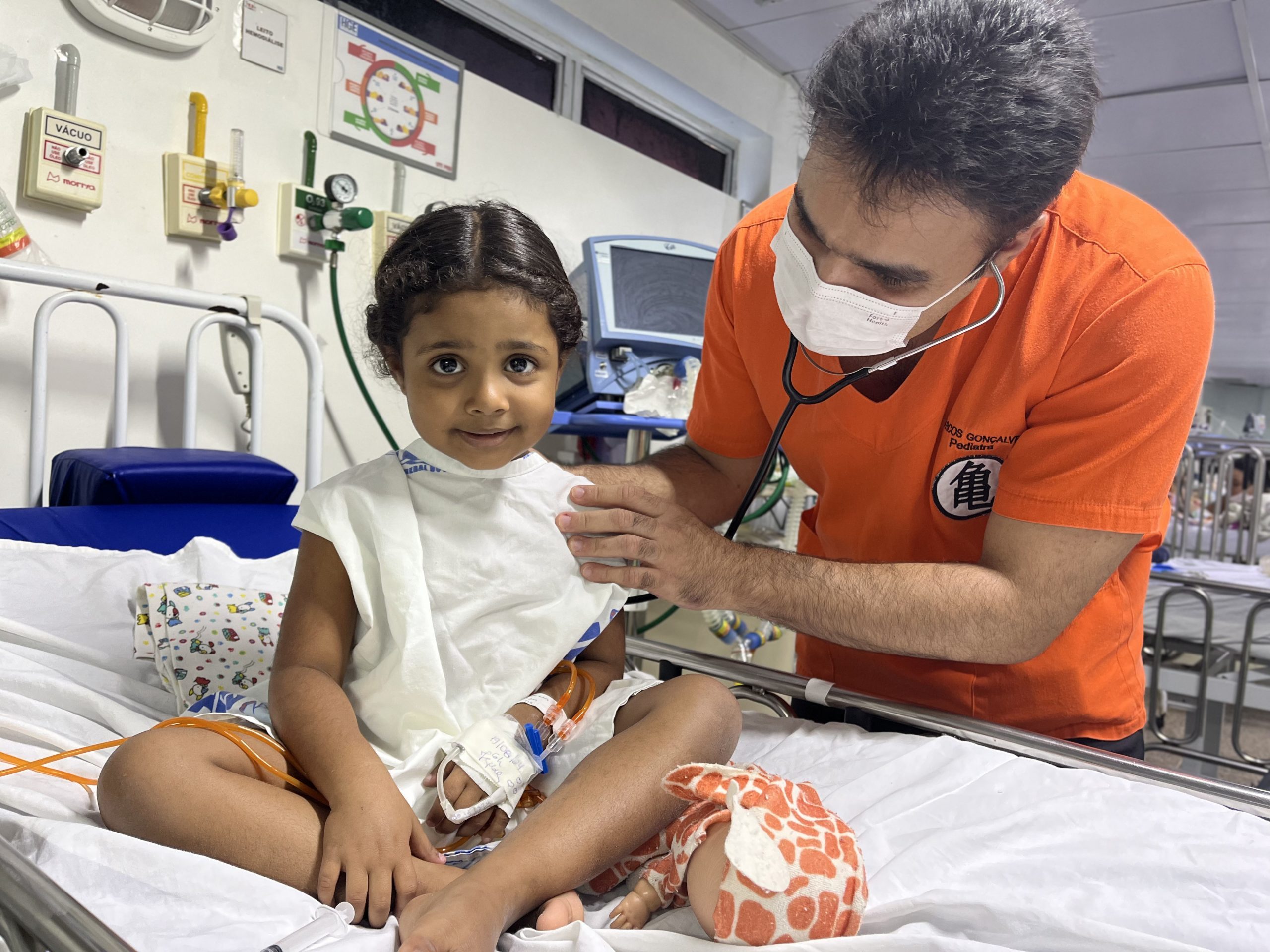 Leia mais sobre o artigo Assistência eficiente de hospitais da Sesau salva a vida de criança diagnosticada com pneumonia