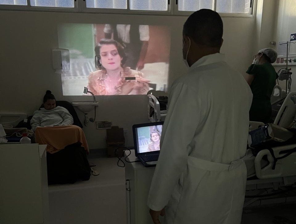Leia mais sobre o artigo Projeto Cine Metro: Hospital Metropolitano de Alagoas alia humanização e cultura na assistência aos pacientes