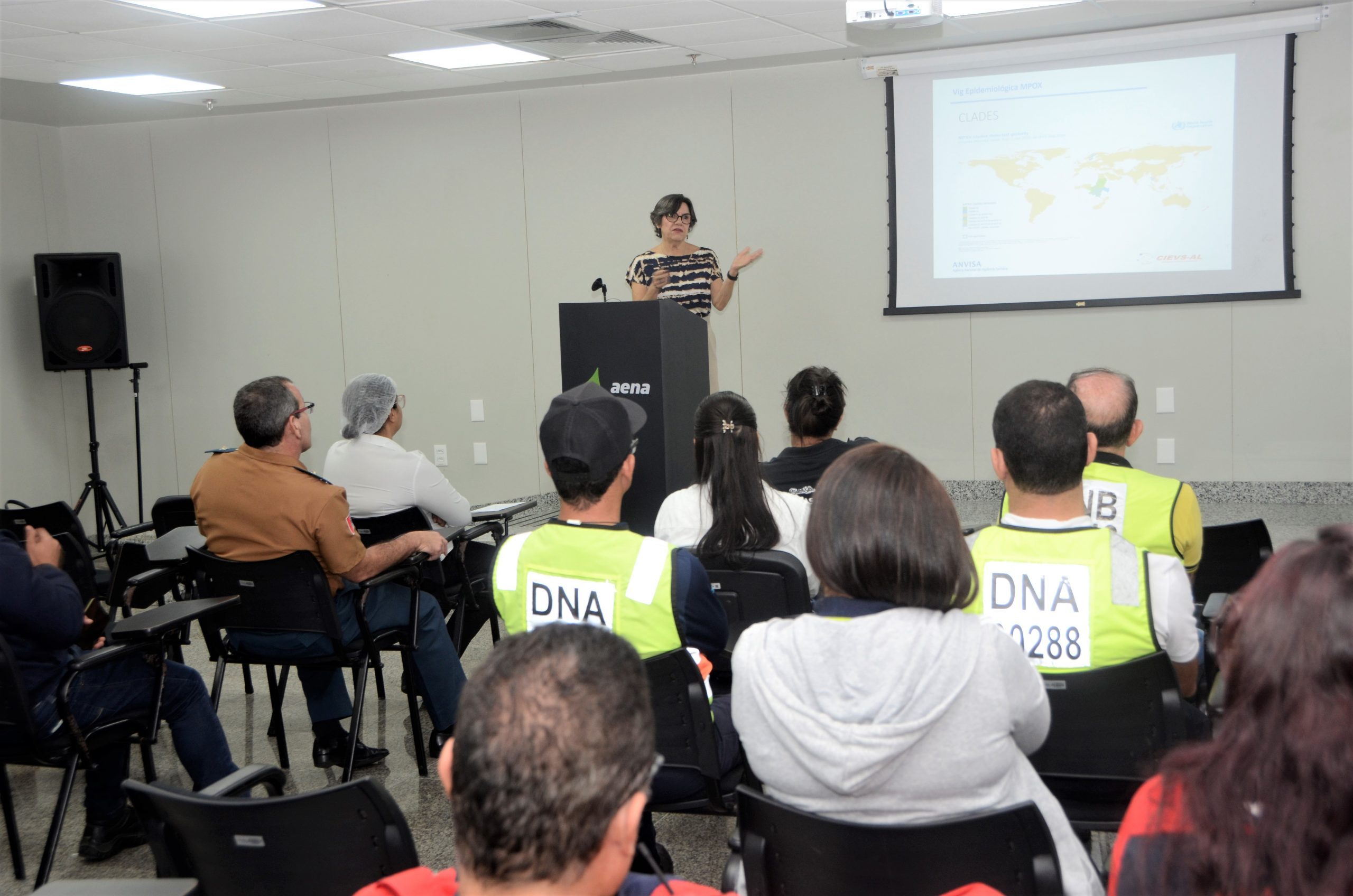 Leia mais sobre o artigo Sesau e Anvisa capacitam profissionais do Aeroporto Zumbi dos Palmares sobre a Mpox