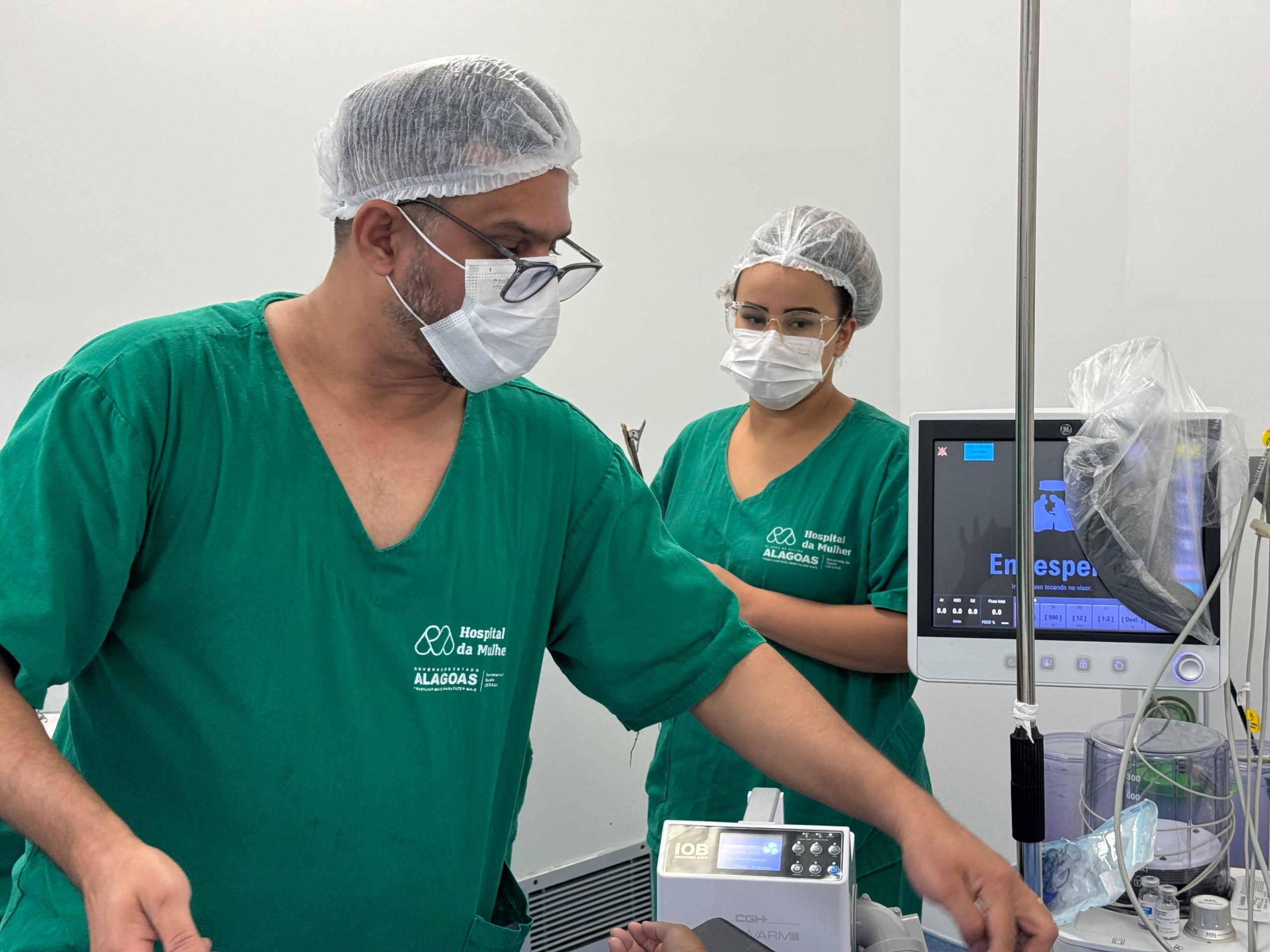 Leia mais sobre o artigo Equipe do Hospital da Mulher recebe treinamento para uso do sistema de aquecimento de manta térmica