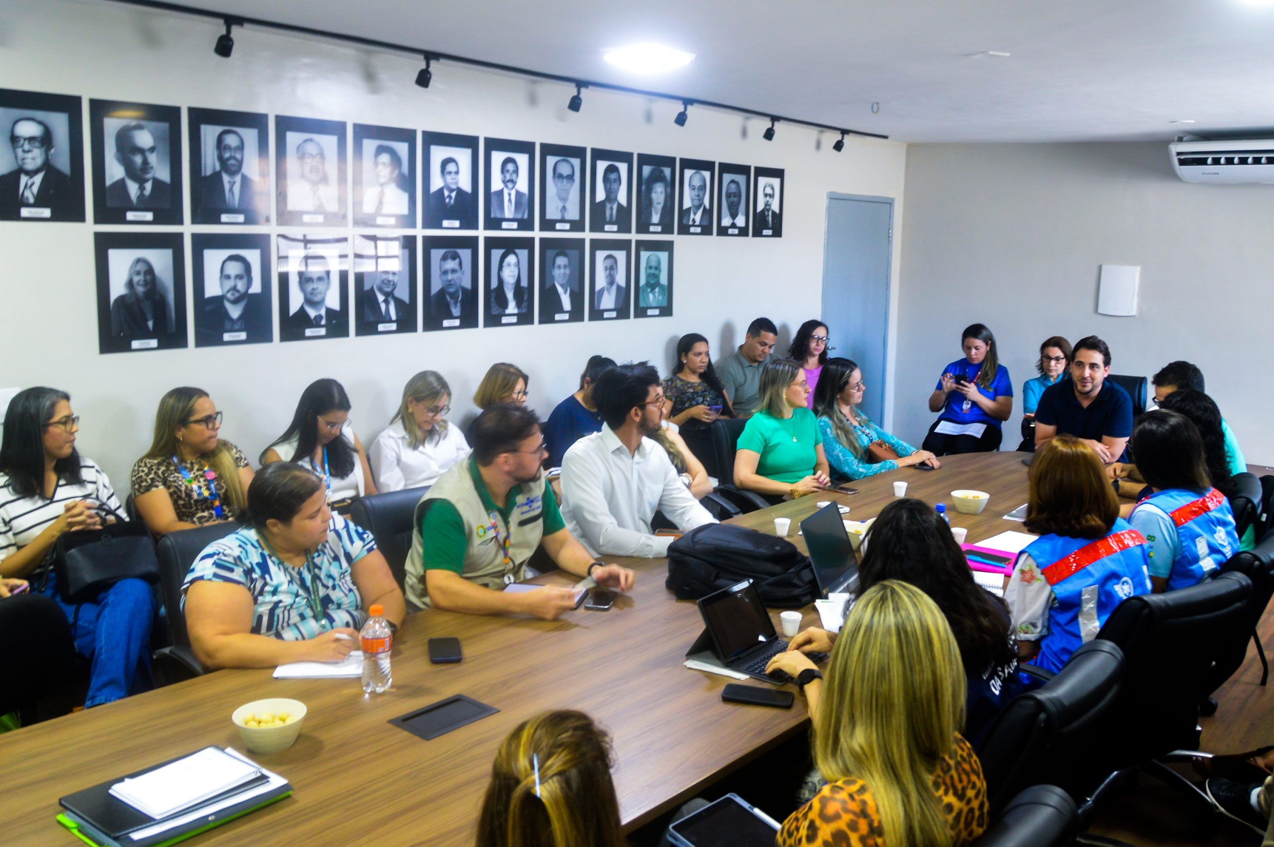 Leia mais sobre o artigo Sesau recebe técnicos do Ministério da Saúde para discutir a situação da doença meningocócica em Alagoas