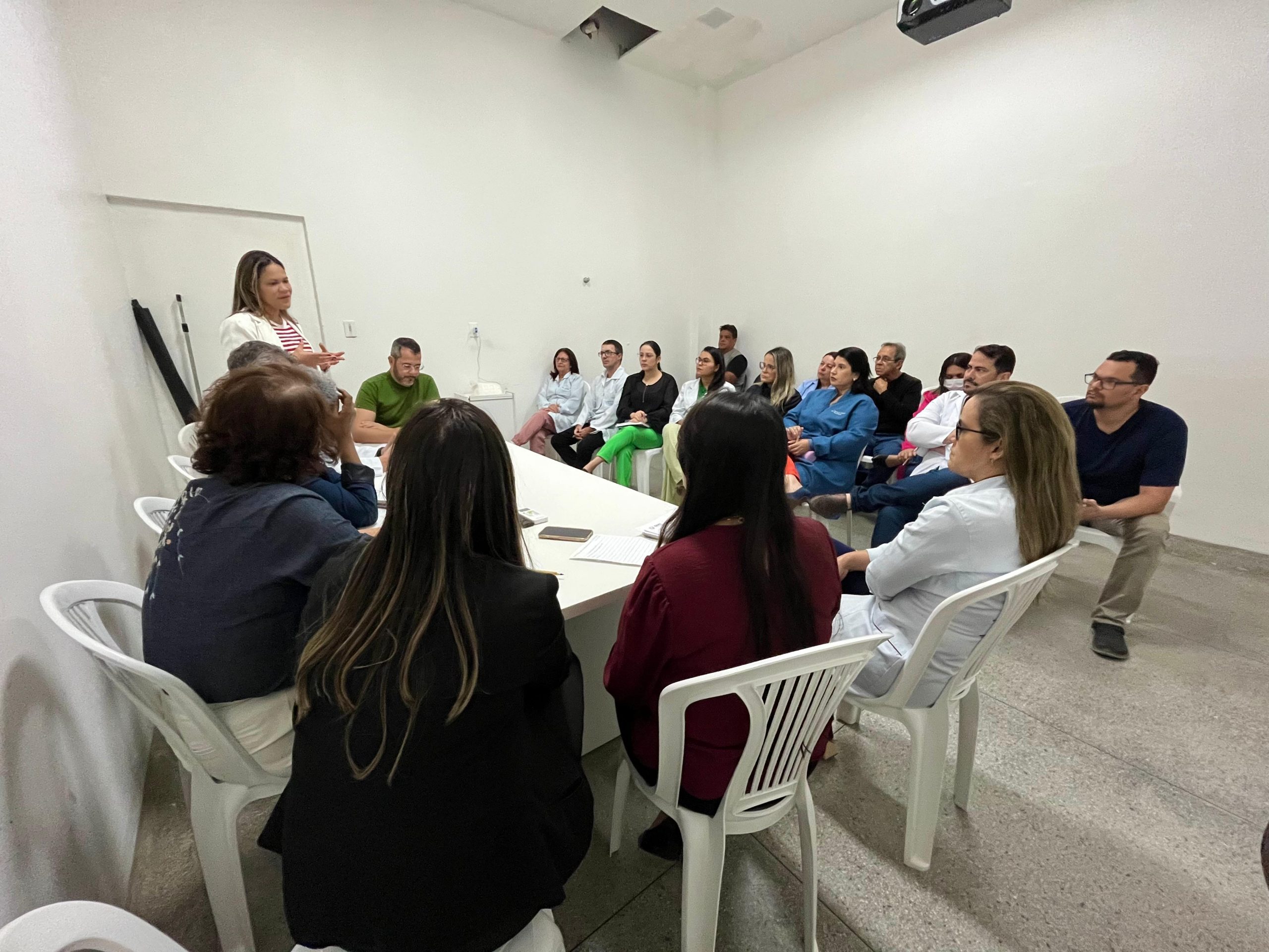 Leia mais sobre o artigo Técnicos da Gerência de Desenvolvimento e Educação em Saúde da Sesau visitam HEA