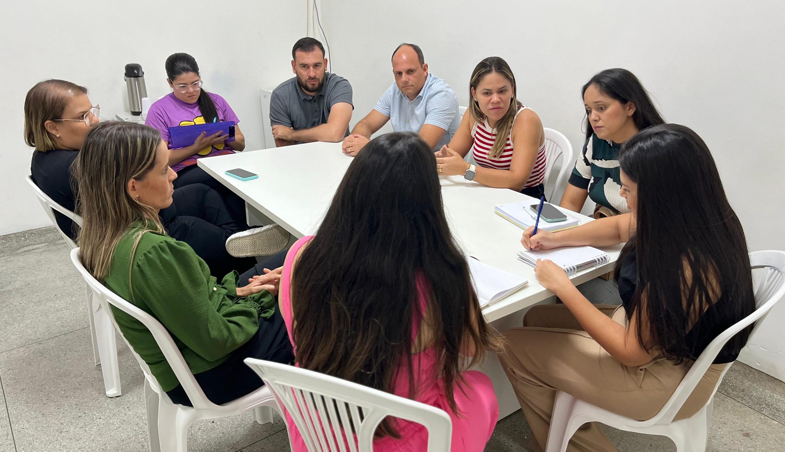 Leia mais sobre o artigo Hospital de Emergência do Agreste discute com a RAV ações para melhorar, ainda mais, assistência na Área Lilás da unidade
