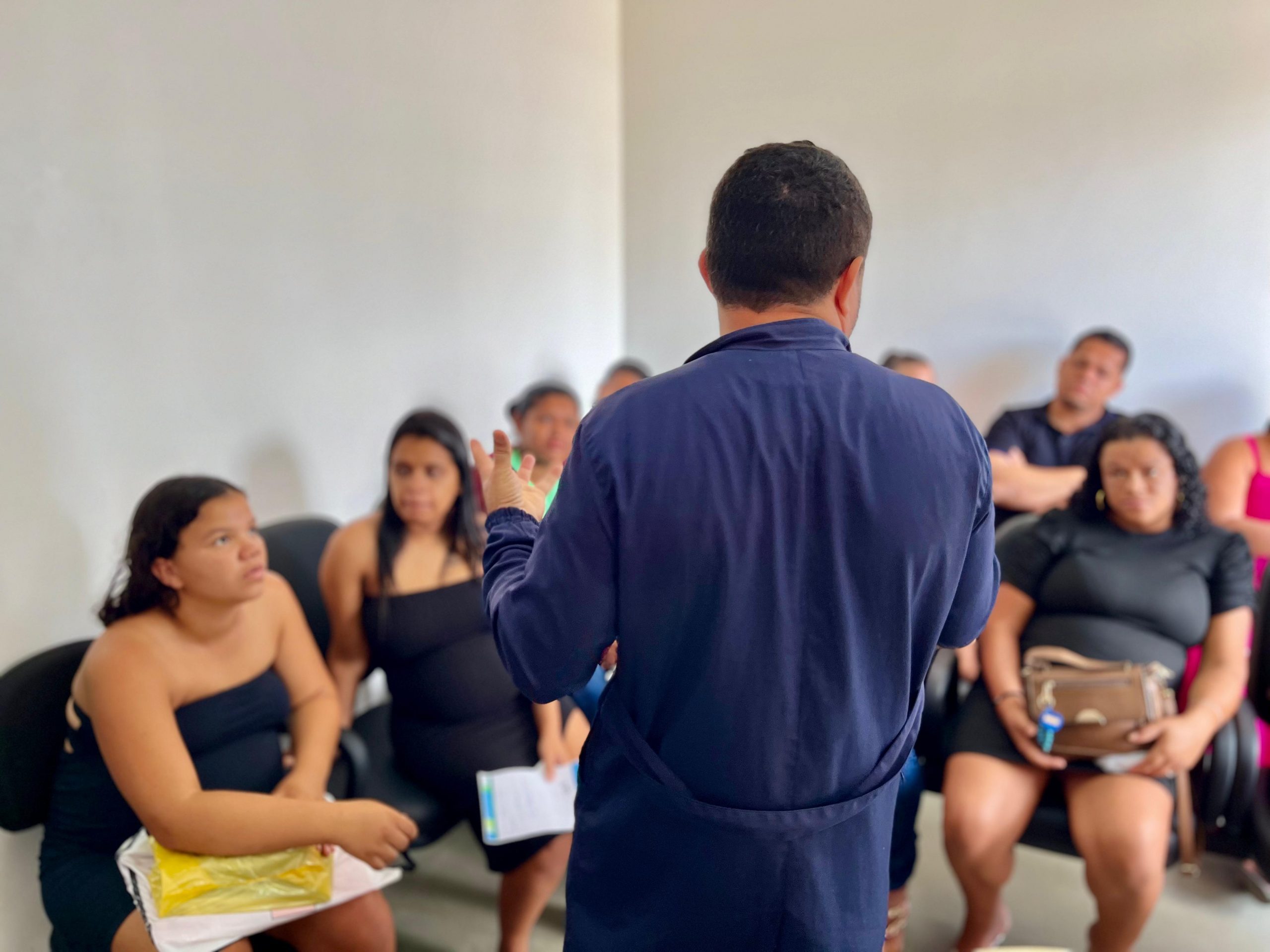 Leia mais sobre o artigo Setembro Amarelo: Uepnar promove “sala de espera” com gestantes de alto risco sobre prevenção ao suicídio