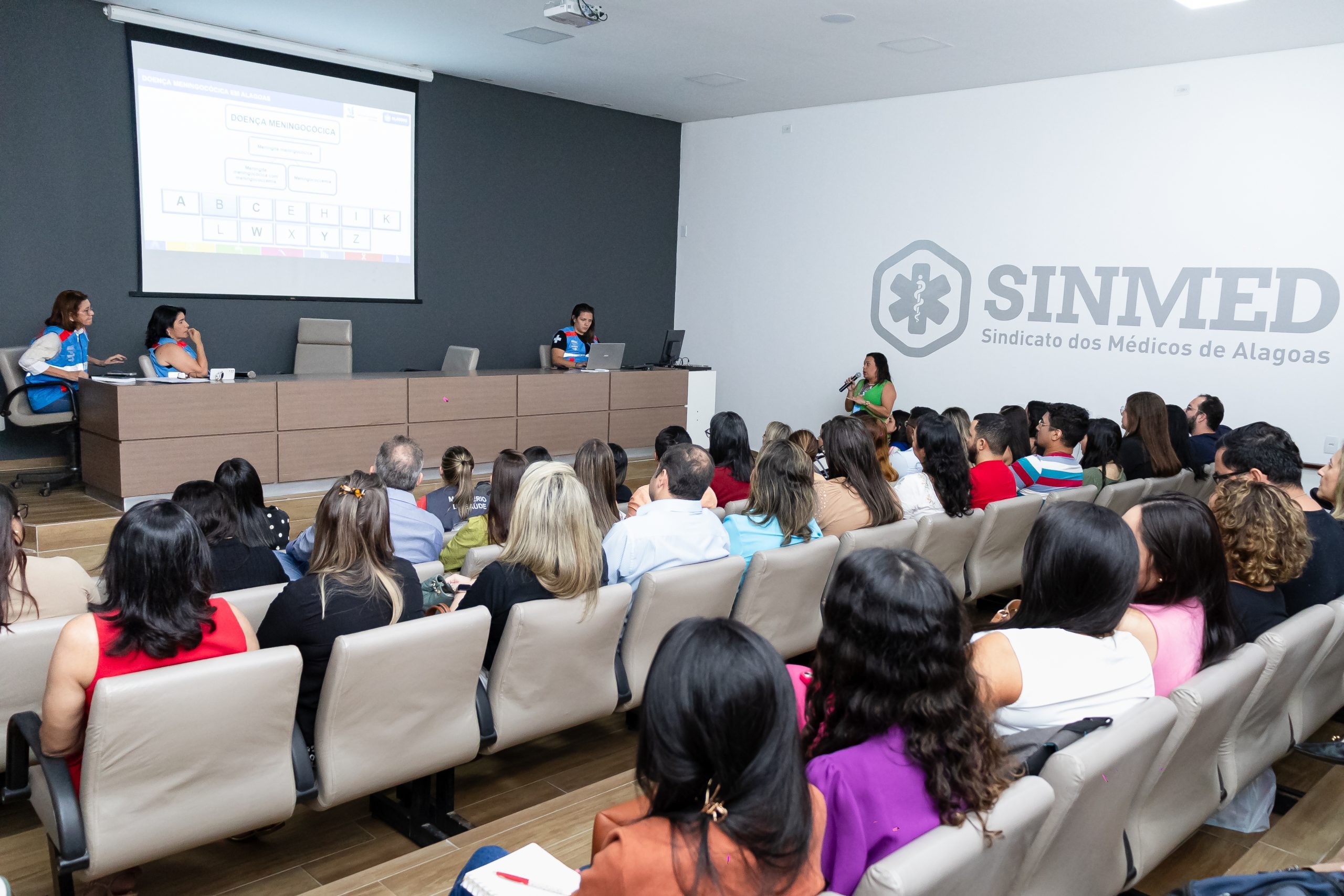 Leia mais sobre o artigo Ministério da Saúde e Sesau promovem capacitação sobre meningite para médicos e enfermeiros