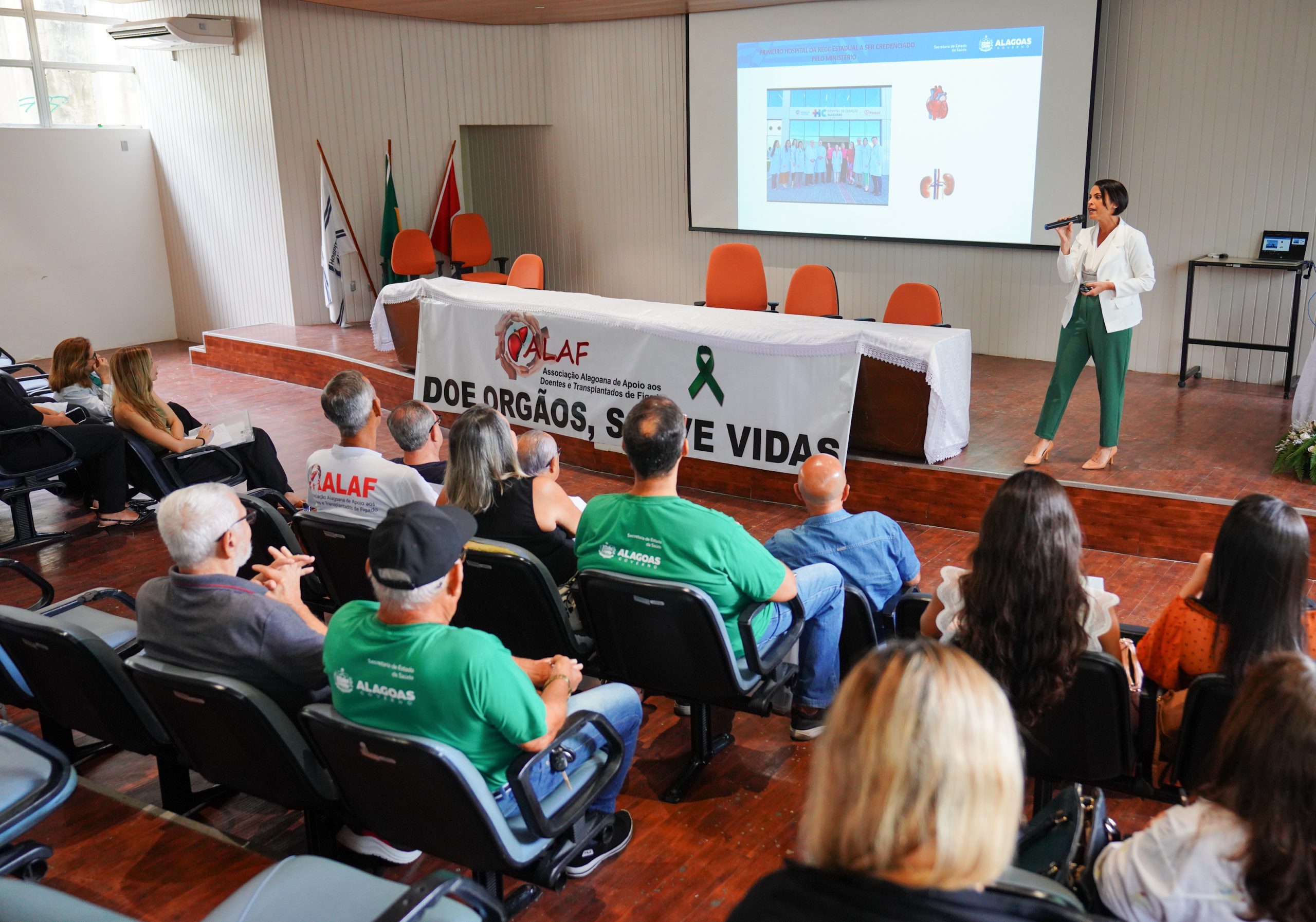 Leia mais sobre o artigo Em simpósio, Central de Transplantes de AL apresenta trabalho para aumentar captação de órgãos