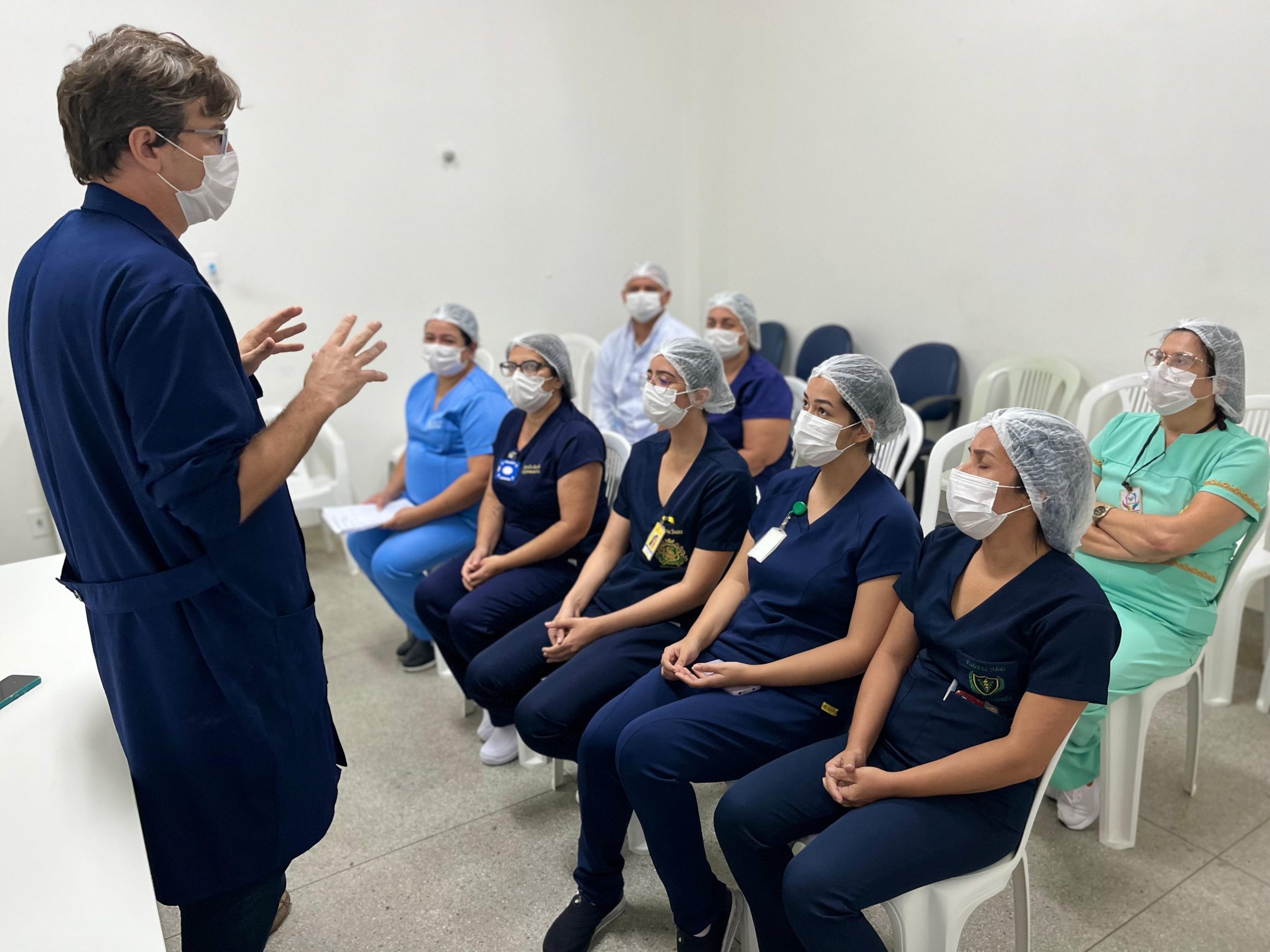 Leia mais sobre o artigo Hospital de Emergência do Agreste recepciona novos estagiários do Programa Preparando a Volta Para Casa