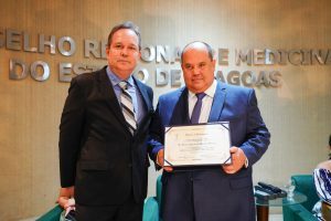 Secretário de Estado da Saúde é homenageado pela Sociedade de Medicina de Alagoas