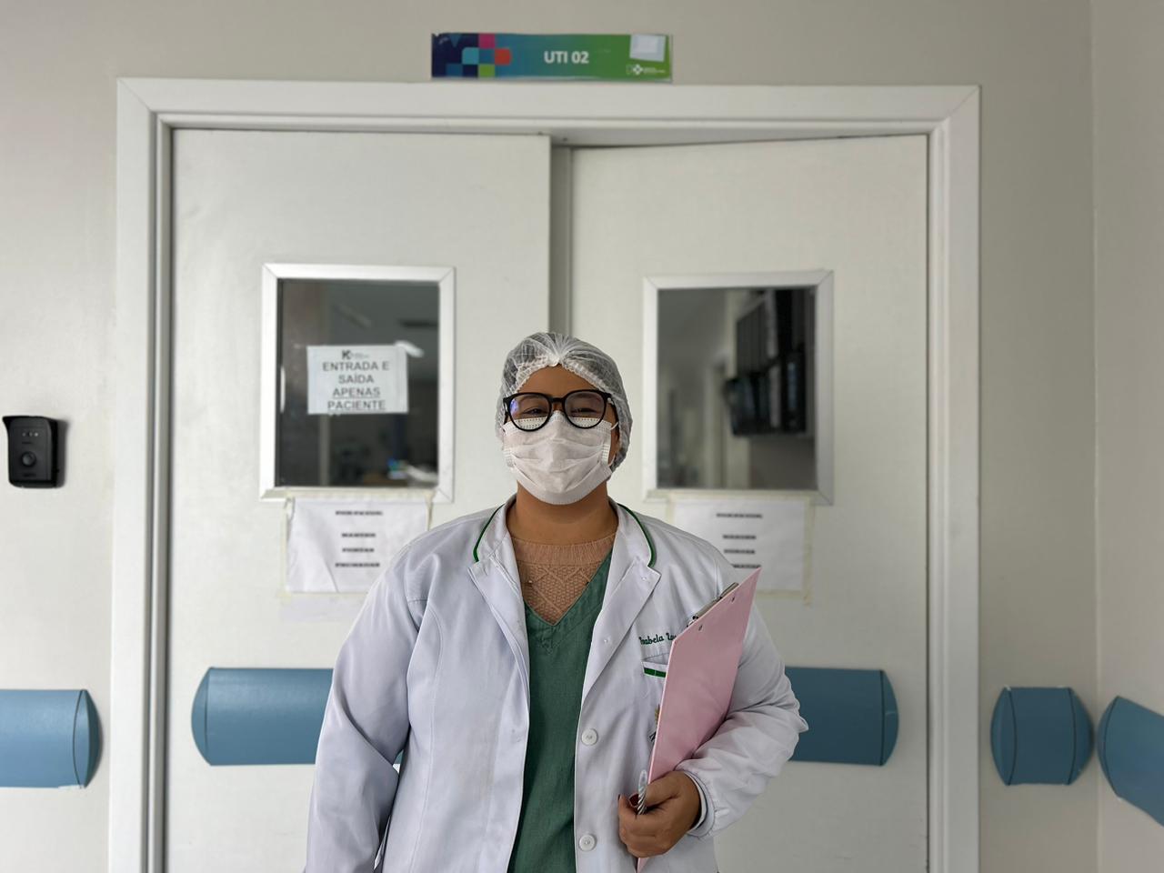 Leia mais sobre o artigo Nutricionista se recupera de Covid no Hospital Metropolitano e se torna servidora da unidade