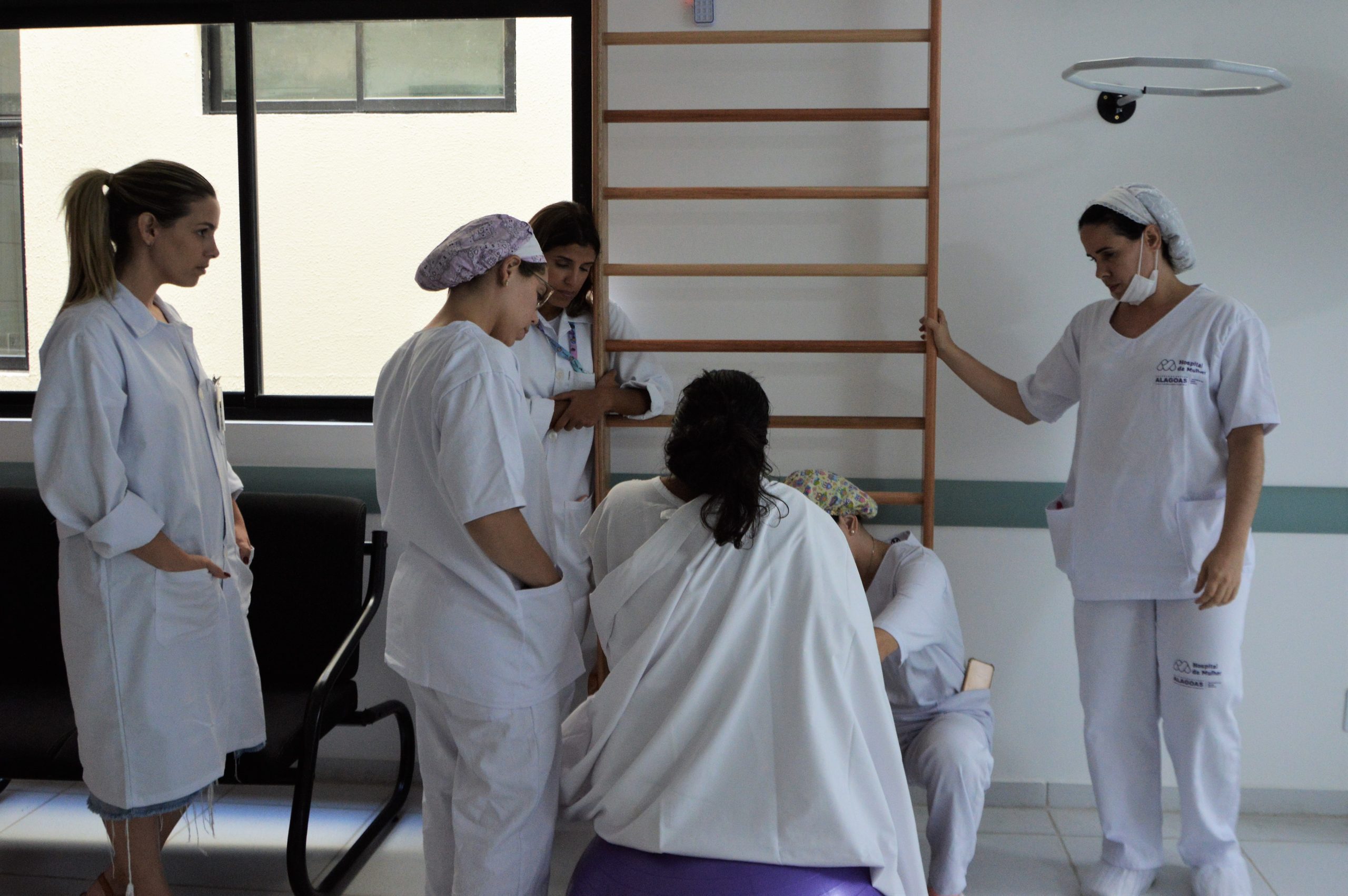 Leia mais sobre o artigo Hospital da Mulher de Alagoas assegura atendimento com doulas às parturientes