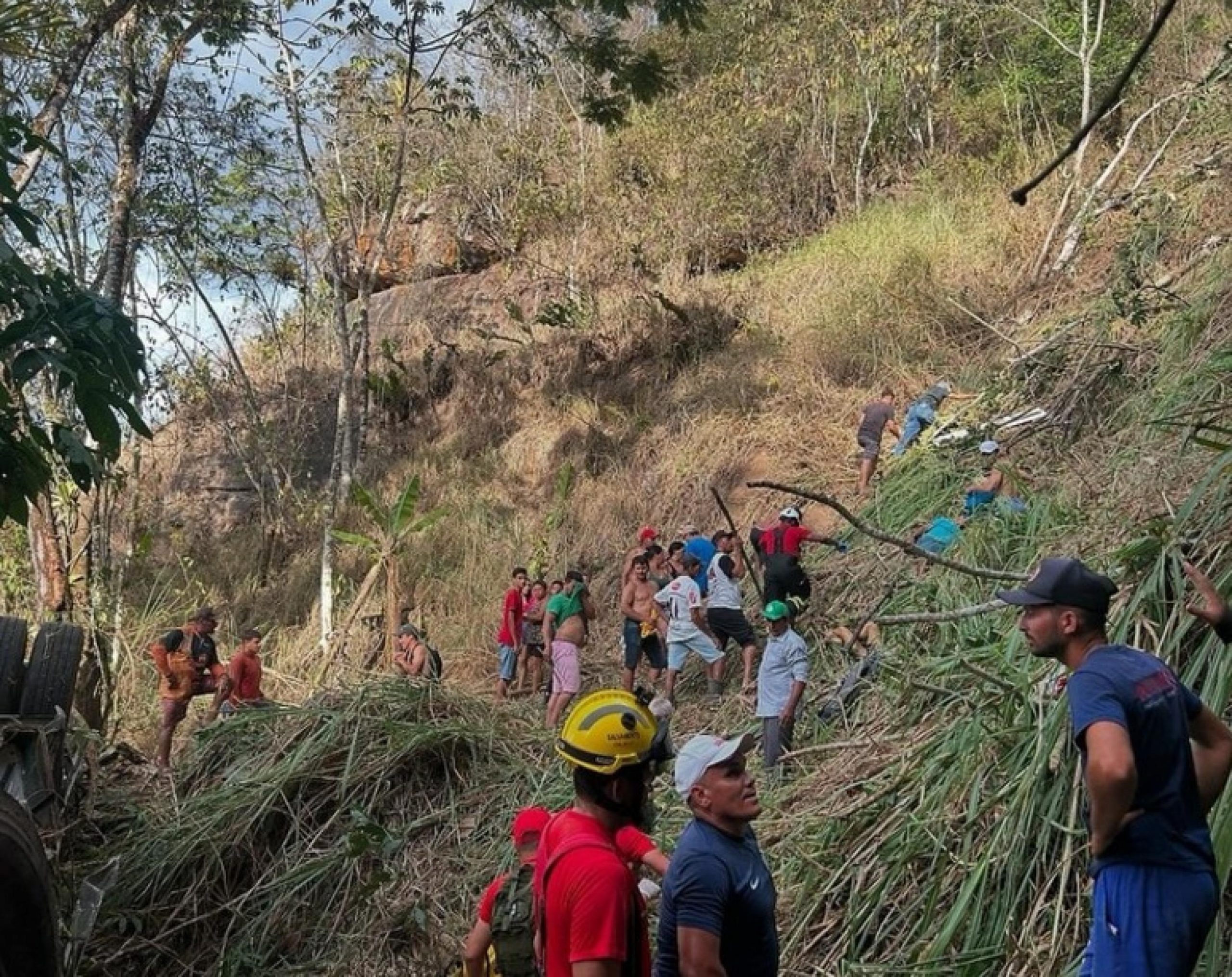 Leia mais sobre o artigo Sesau mobiliza equipes para atendimento às vítimas do acidente na Serra da Barriga