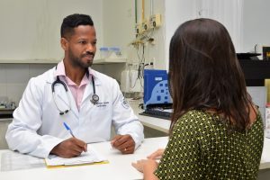 Dengue: Infectologista da Sesau orienta como identificar os sintomas e alerta sobre a importância de buscar atendimento médico