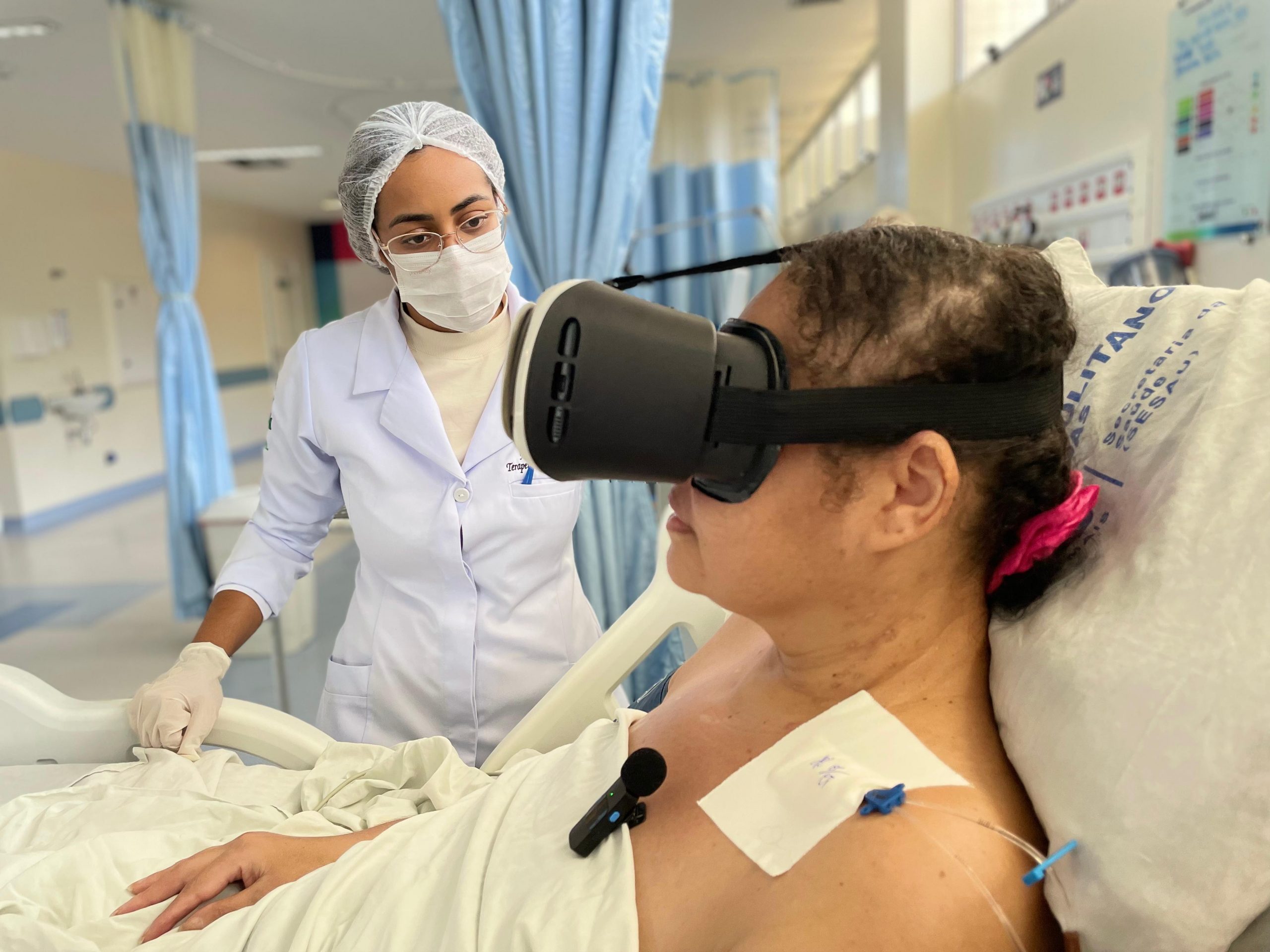 Leia mais sobre o artigo Uso de realidade virtual nas UTIs do Hospital Metropolitano promove relaxamento e bem-estar
