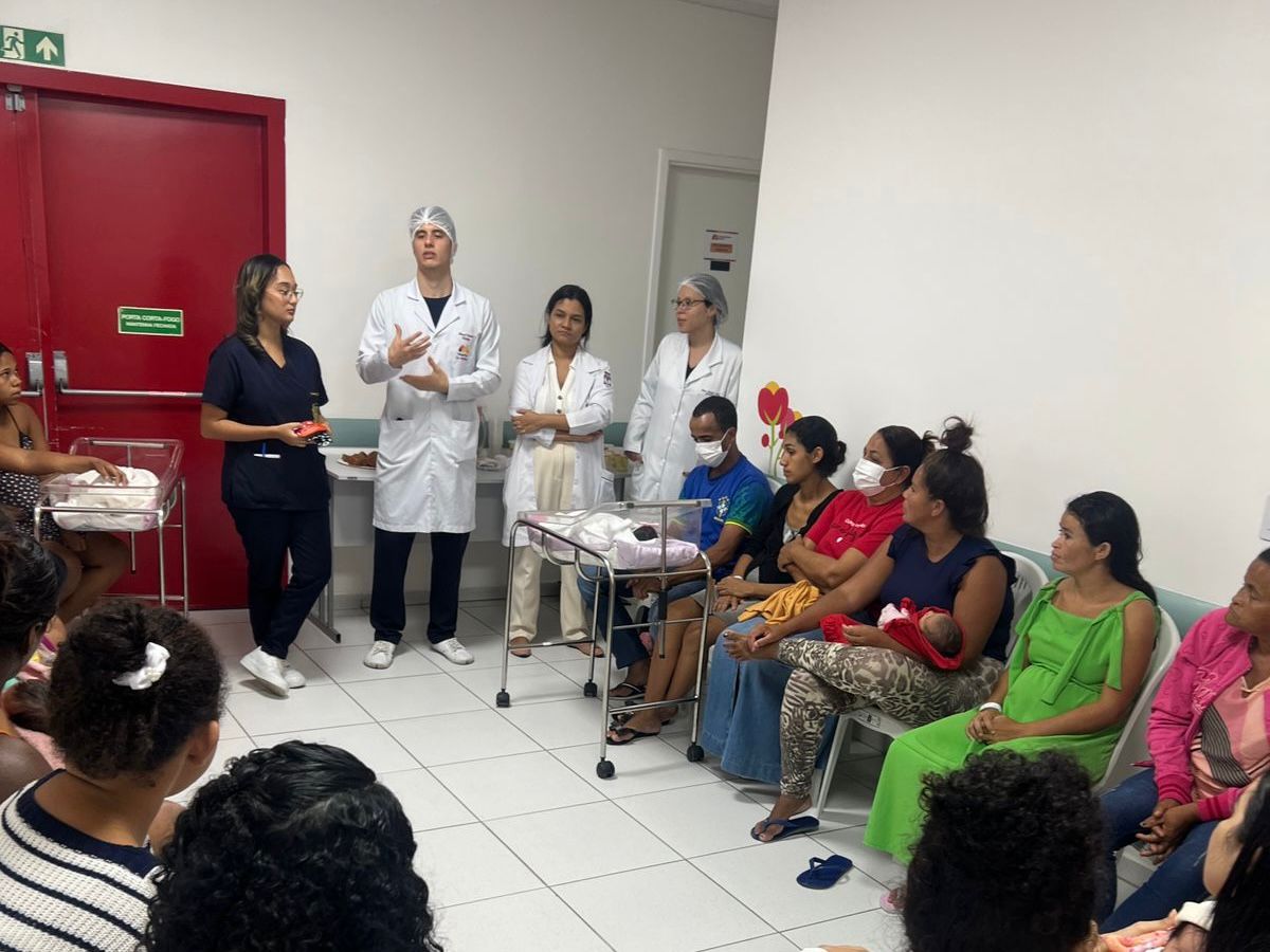 Leia mais sobre o artigo Hospital da Mulher de Alagoas capacita mães de recém nascidos sobre primeiros socorros para bebês