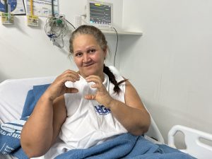 Dona de casa supera o AVC no HGE e volta para casa em tempo de celebrar o Natal com a família