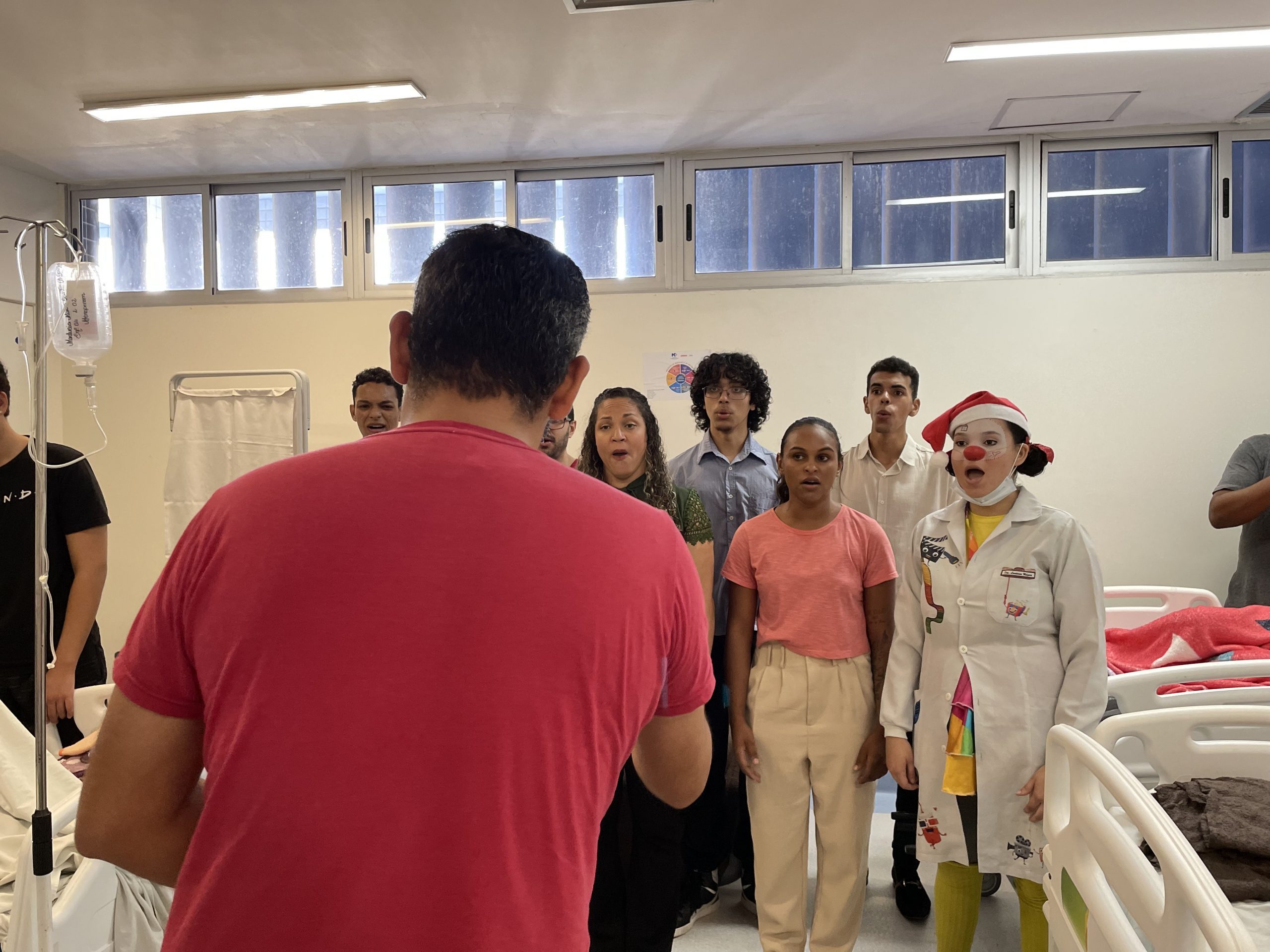 Leia mais sobre o artigo Hospital Metropolitano de Alagoas e Projeto Sorriso de Plantão promovem festa natalina na unidade