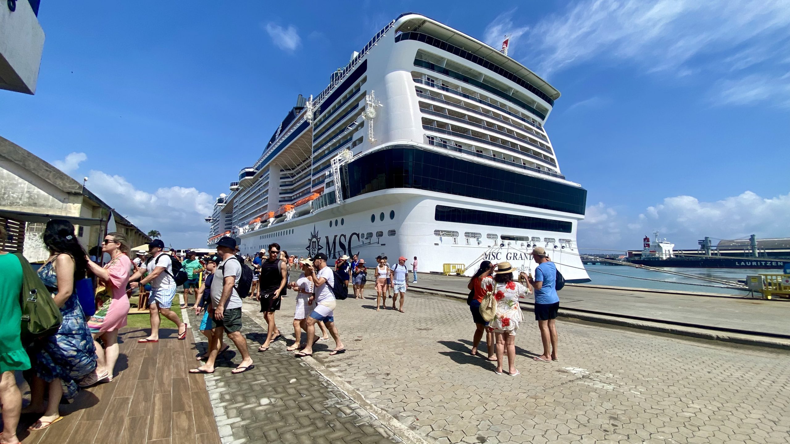 Leia mais sobre o artigo Sesau oferta serviços de saúde a turistas de transatlânticos por meio do Programa Saúde no Porto