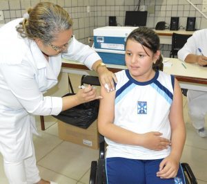 Alagoas deve vacinar 55 mil jovens contra o HPV para prevenir o câncer de útero