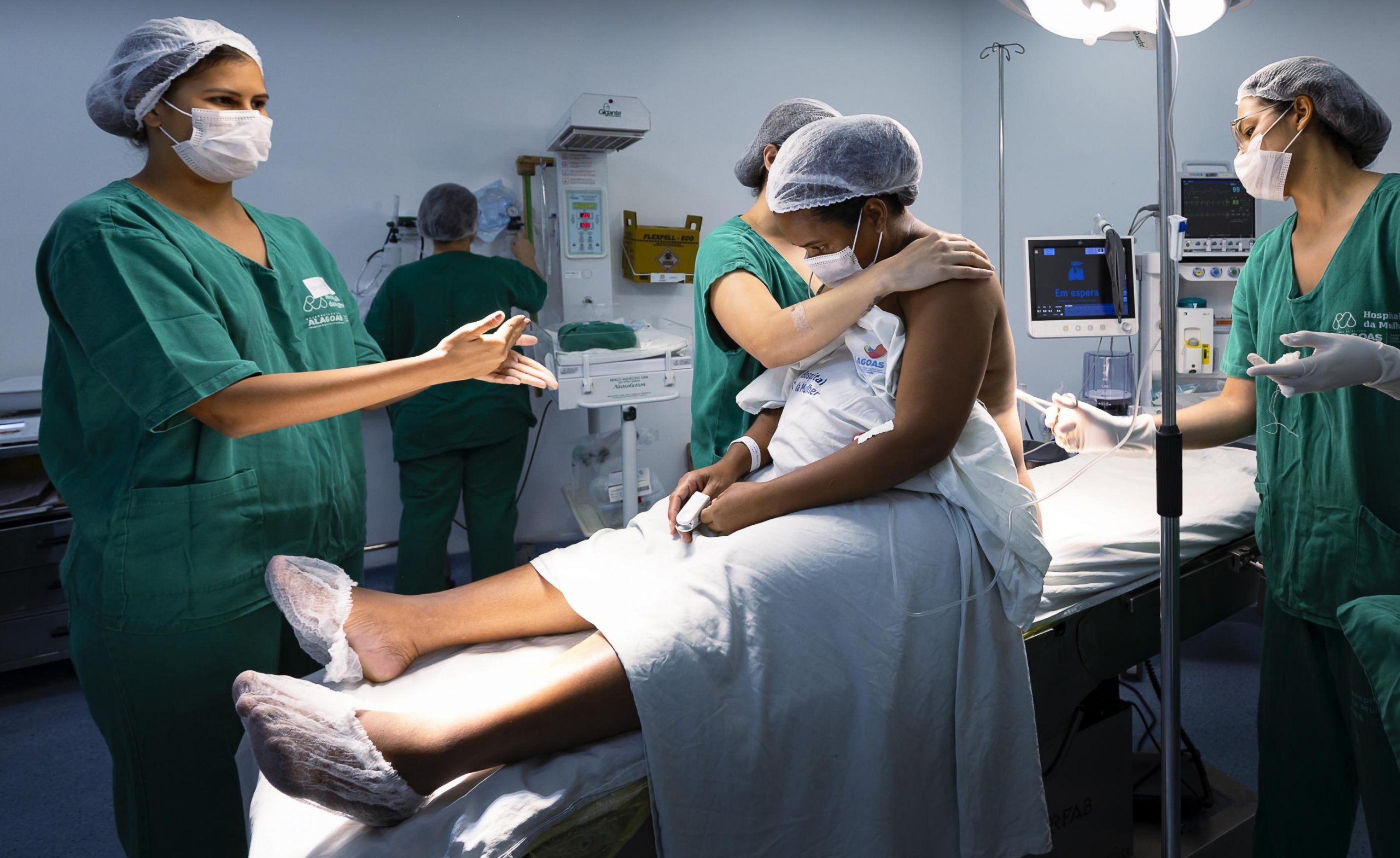 Leia mais sobre o artigo Quebrando o silêncio: mães surdas são assistidas por intérpretes de Libras durante o parto