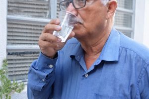 Cardiologista do Hospital do Coração Alagoano orienta sobre os sinais da desidratação