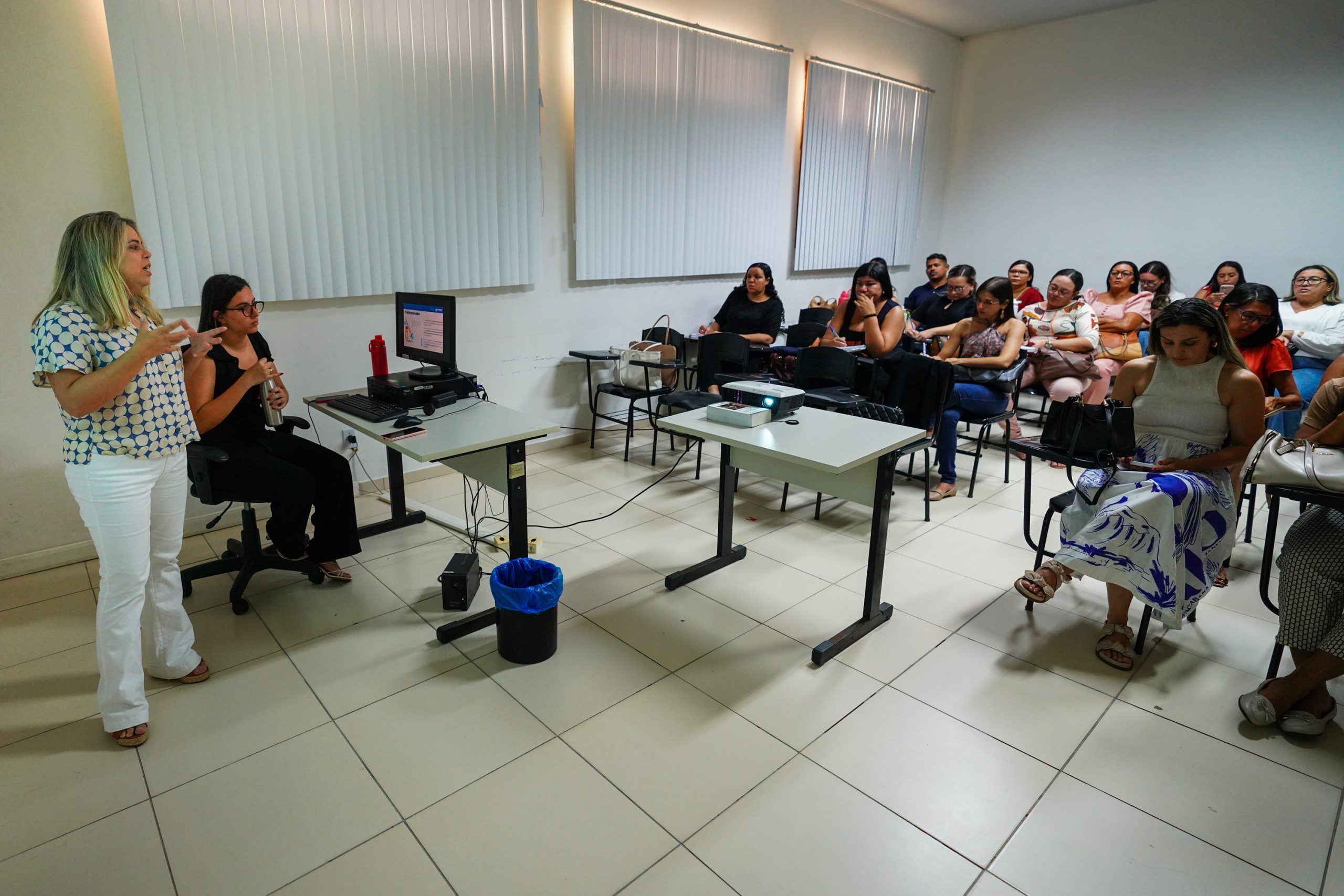 Leia mais sobre o artigo Sesau discute fluxo de acesso a medicamento que evita infecções em recém-nascidos