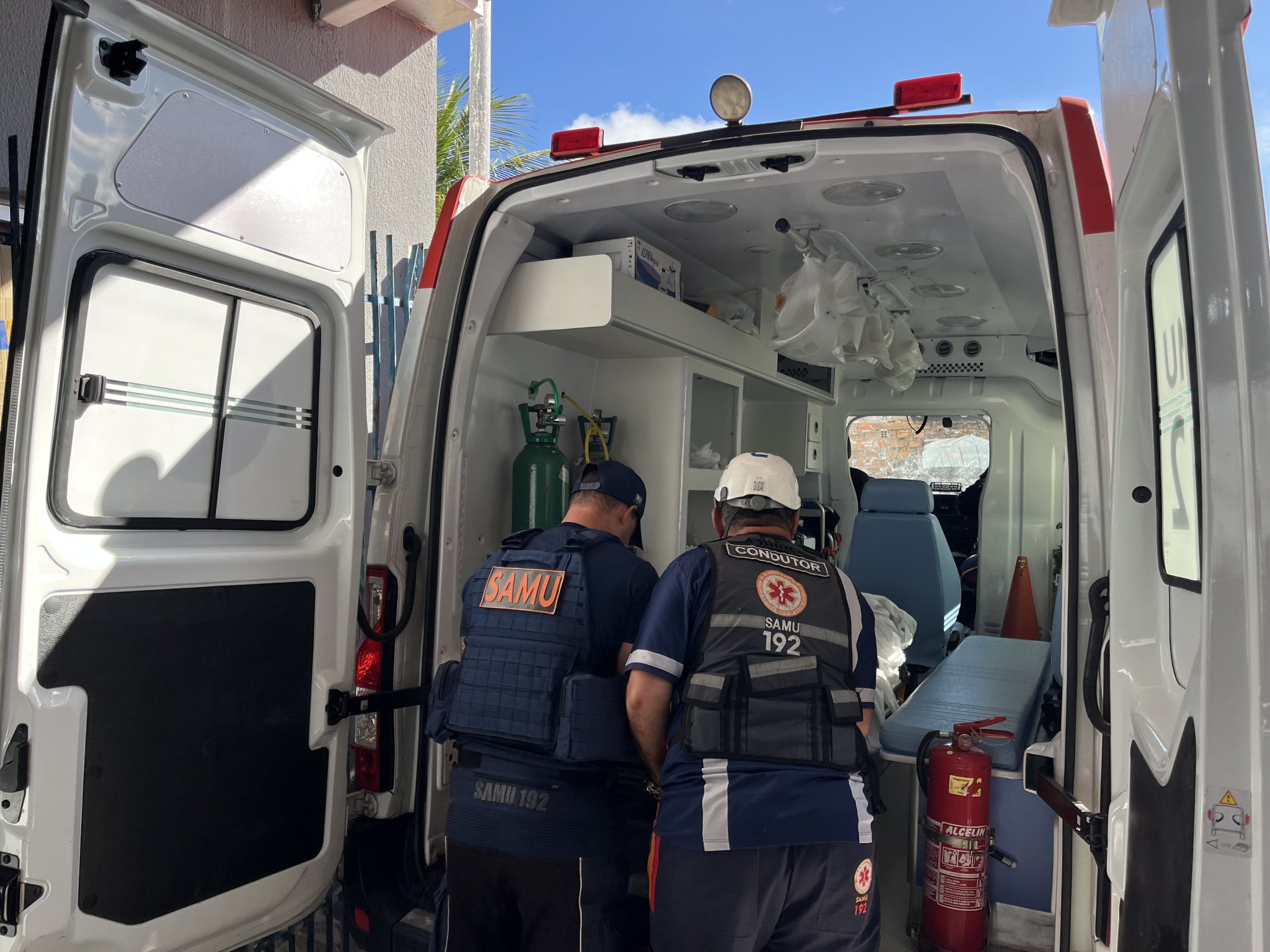 Leia mais sobre o artigo Samu salva vida de homem após queda e choque elétrico no Prado, em Maceió