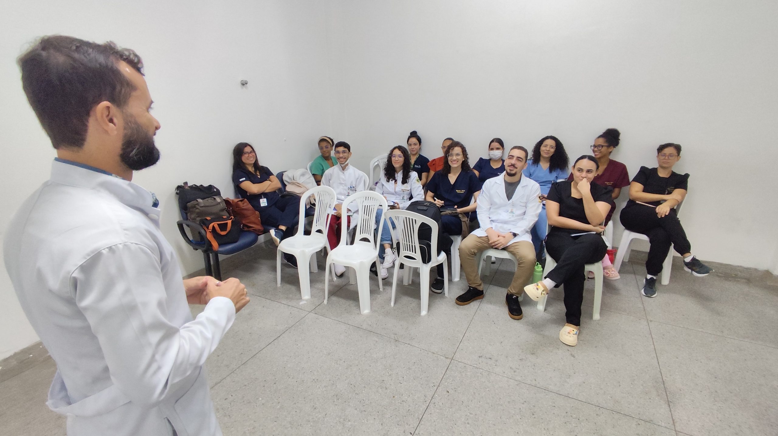 Leia mais sobre o artigo Hospital de Emergência do Agreste capacita residentes sobre doação de órgãos para transplantes