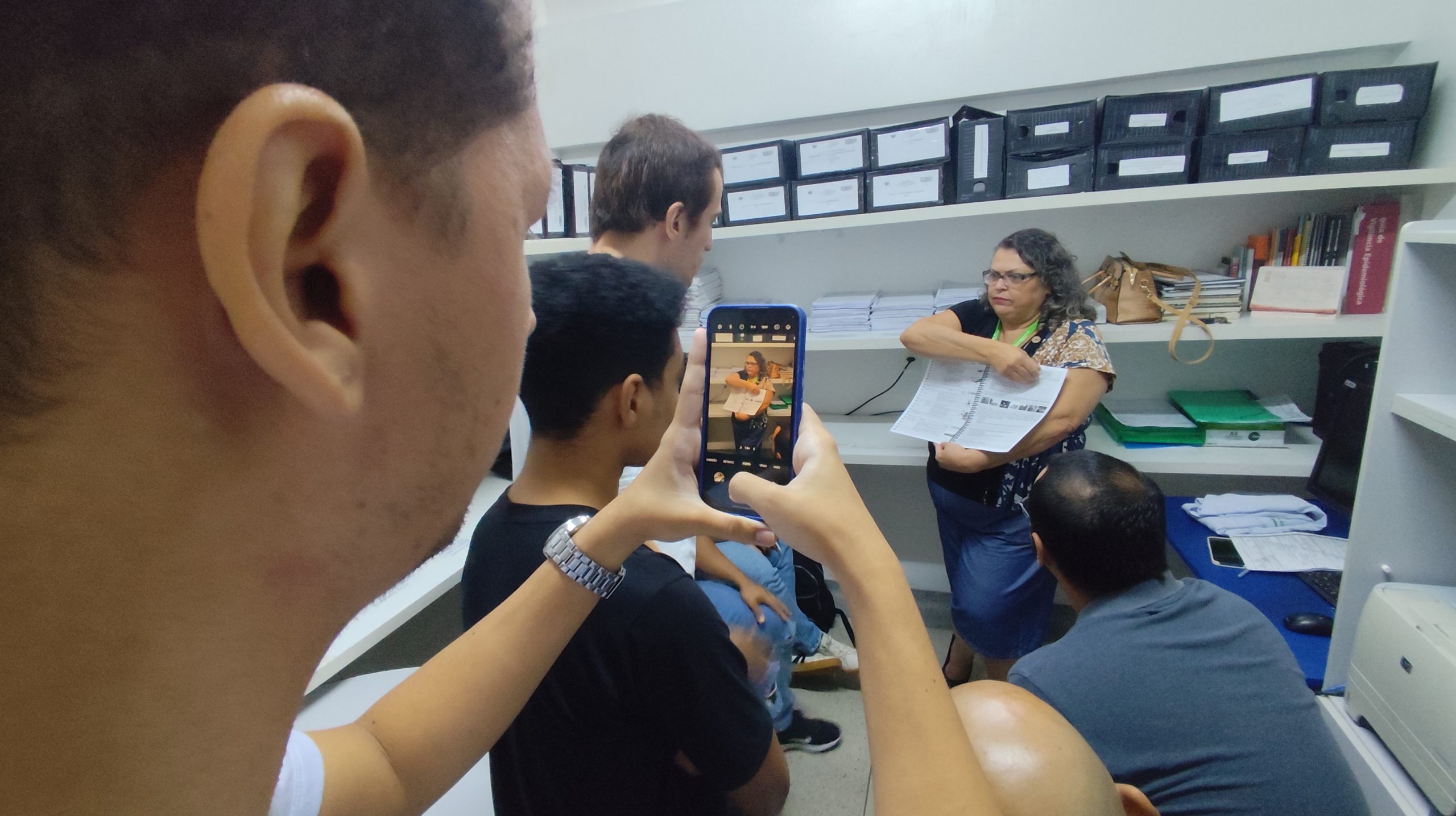 Leia mais sobre o artigo Estudantes de Medicina da Ufal visitam Núcleo de Epidemiologia do Hospital de Emergência do Agreste