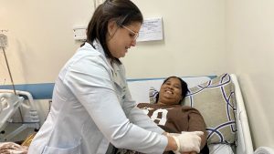 Paciente comemora nova fase após cirurgia urológica no Hospital Metropolitano de Alagoas