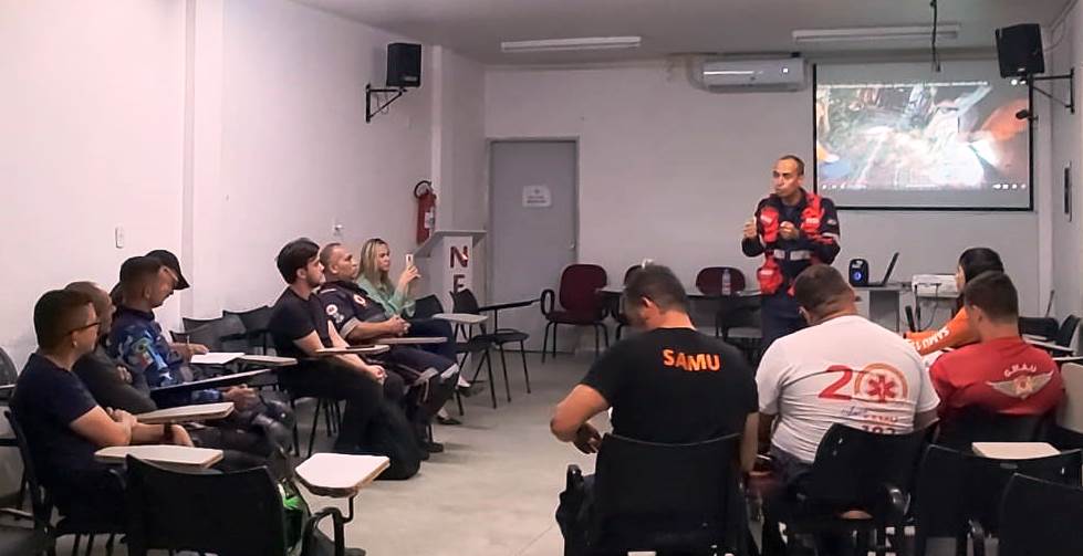 Leia mais sobre o artigo Samu realiza discussão de Estudo de Caso Clínico sobre parada cardiorrespiratória
