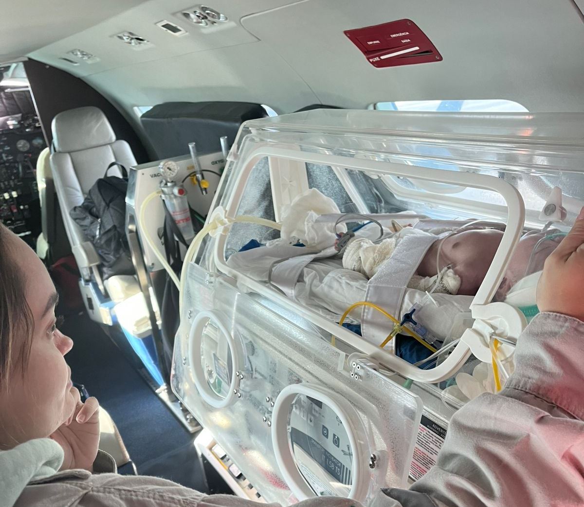 Leia mais sobre o artigo Sesau e DEA transferem mais 2 bebês cardiopatas para realizar cirurgias em SP