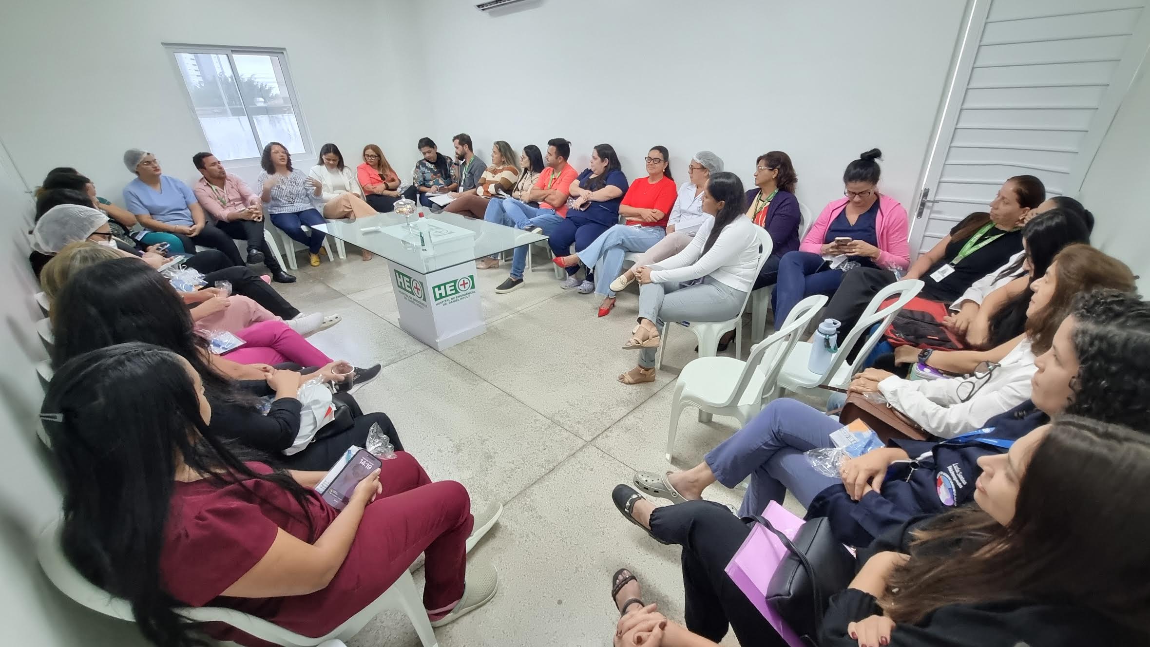 Leia mais sobre o artigo Hospital de Emergência do Agreste amplia debate sobre ética do cuidado na assistência 