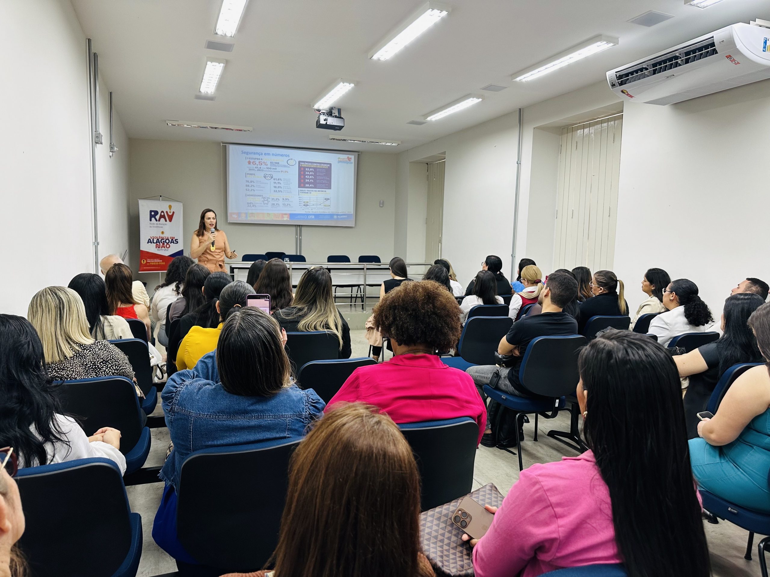 Leia mais sobre o artigo Rede de Atenção promove qualificação a profissionais da linha de frente do atendimento a vítimas de violência