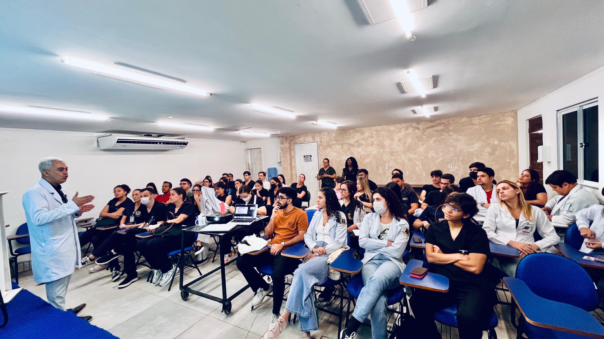 Leia mais sobre o artigo Hospital Ib Gatto Falcão acolhe mais de 100 acadêmicos de Medicina em nova etapa de integração com o ensino superior 