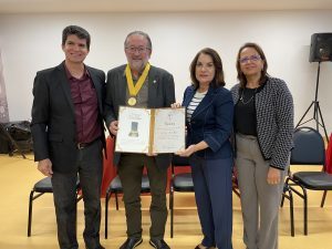 Farmacêutico do Hemoal recebe Comenda do Mérito Farmacêutico concedida Conselho Federal de Farmácia
