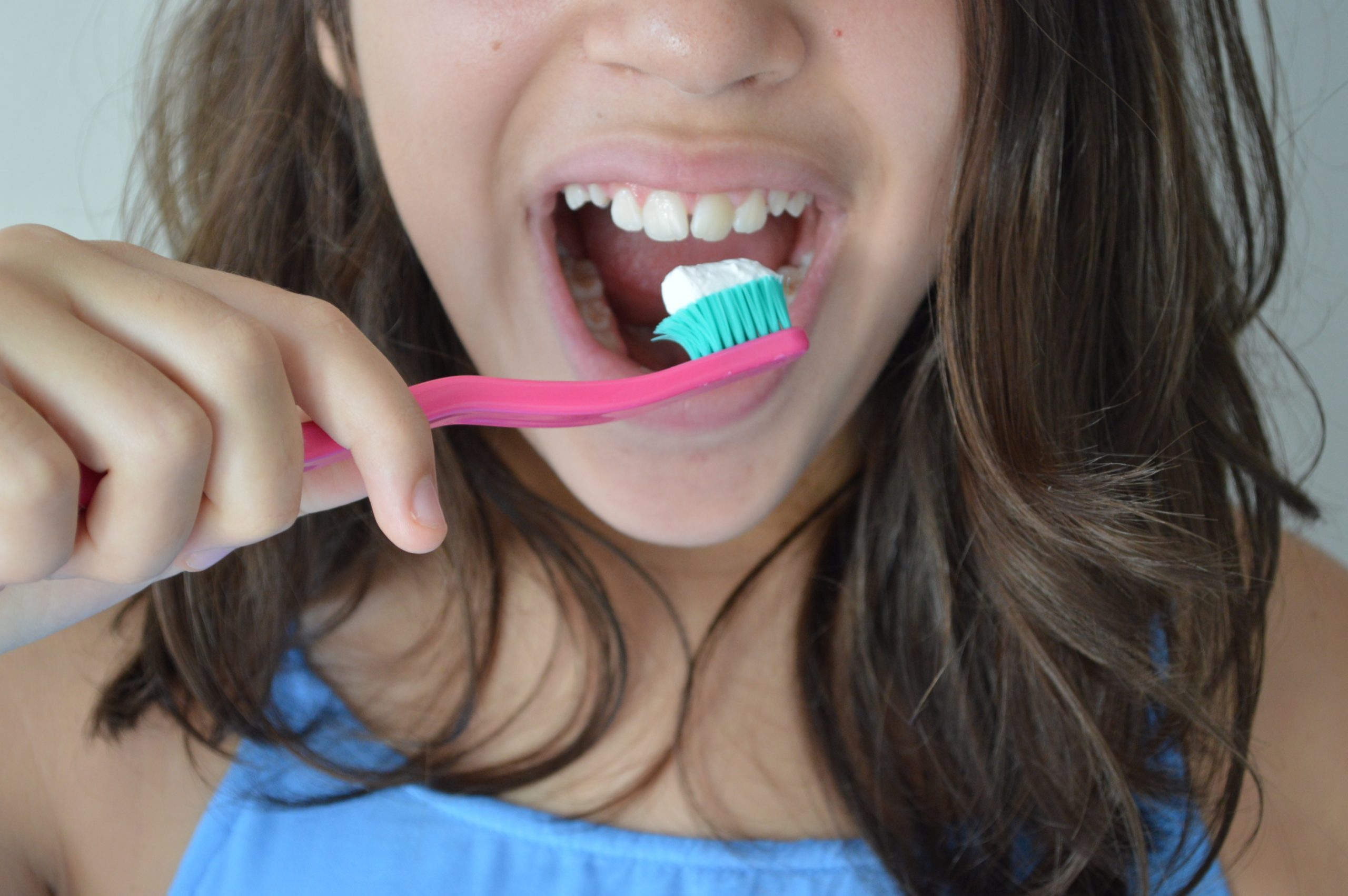 Leia mais sobre o artigo Saúde bucal impacta na prevenção de várias doenças graves, orienta cirurgiã-dentista da Sesau