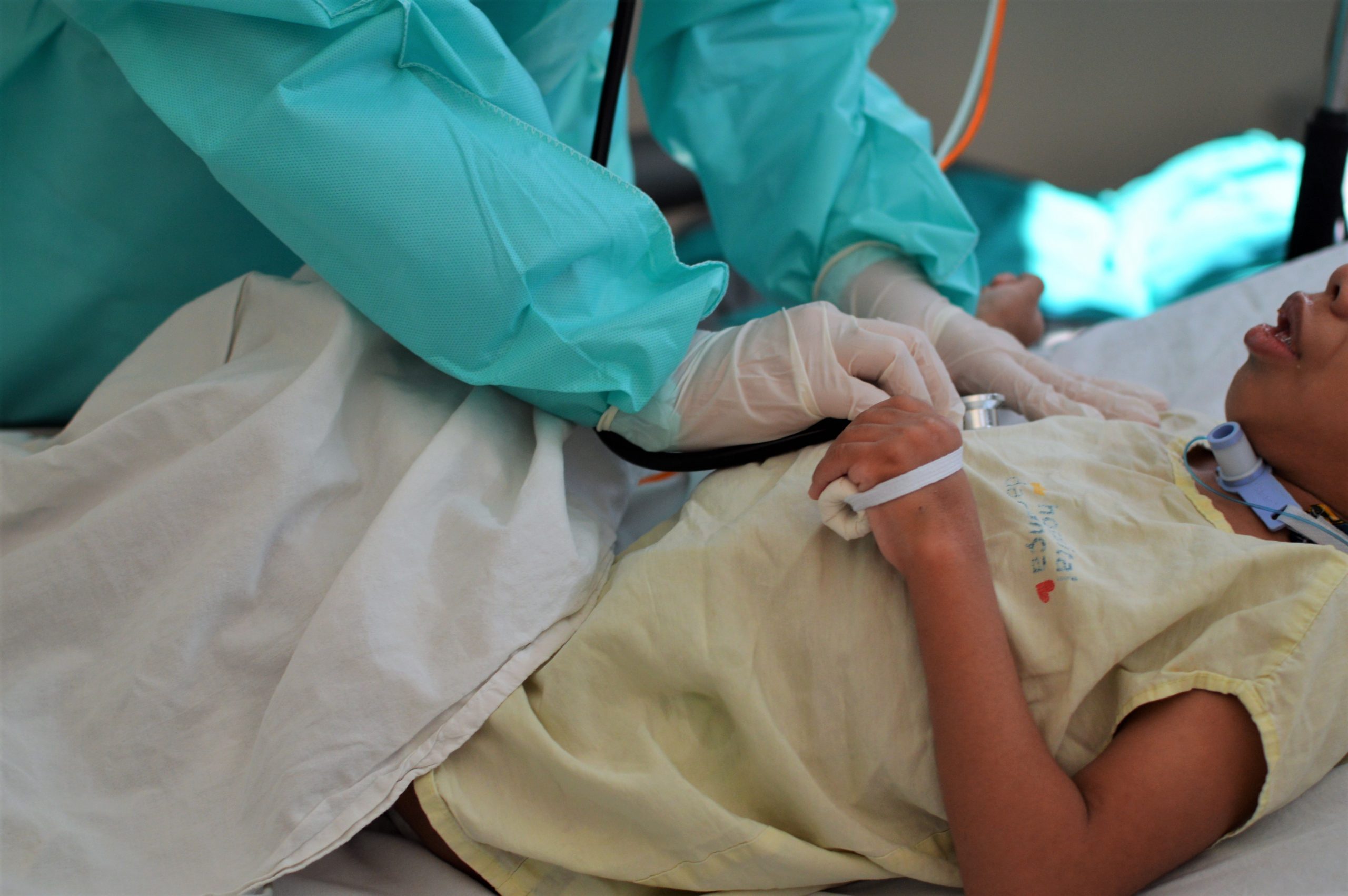 Leia mais sobre o artigo Hospital da Criança de Alagoas orienta pais sobre como agir em caso de parada cardiorrespiratória