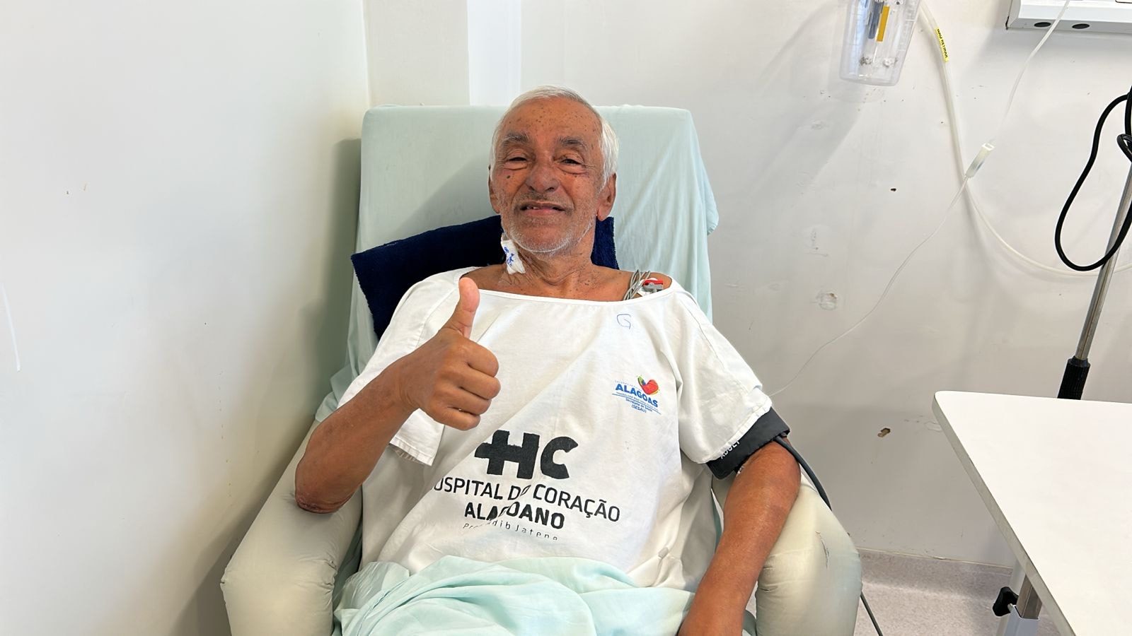 Leia mais sobre o artigo Implante de válvula aórtica salva a vida de idoso internado no Hospital do Coração Alagoano